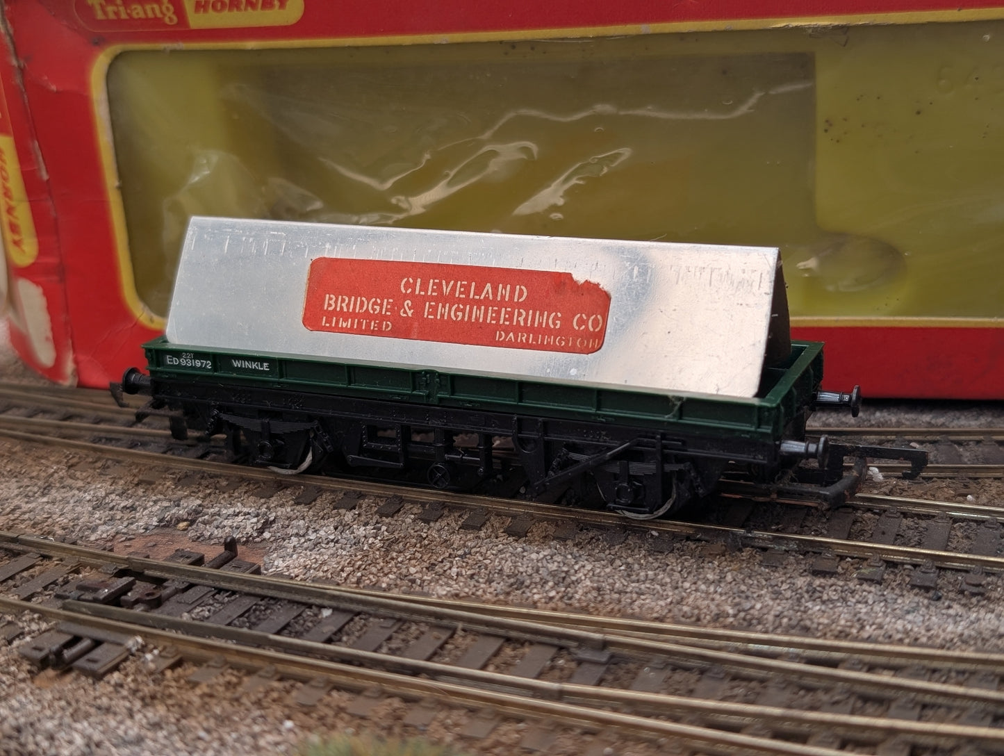 Pre-owned OO gauge Tri-ang Hornby R19 Plate Wagon with Load ED931972, "Cleveland Bridge & Engineering Co", boxed