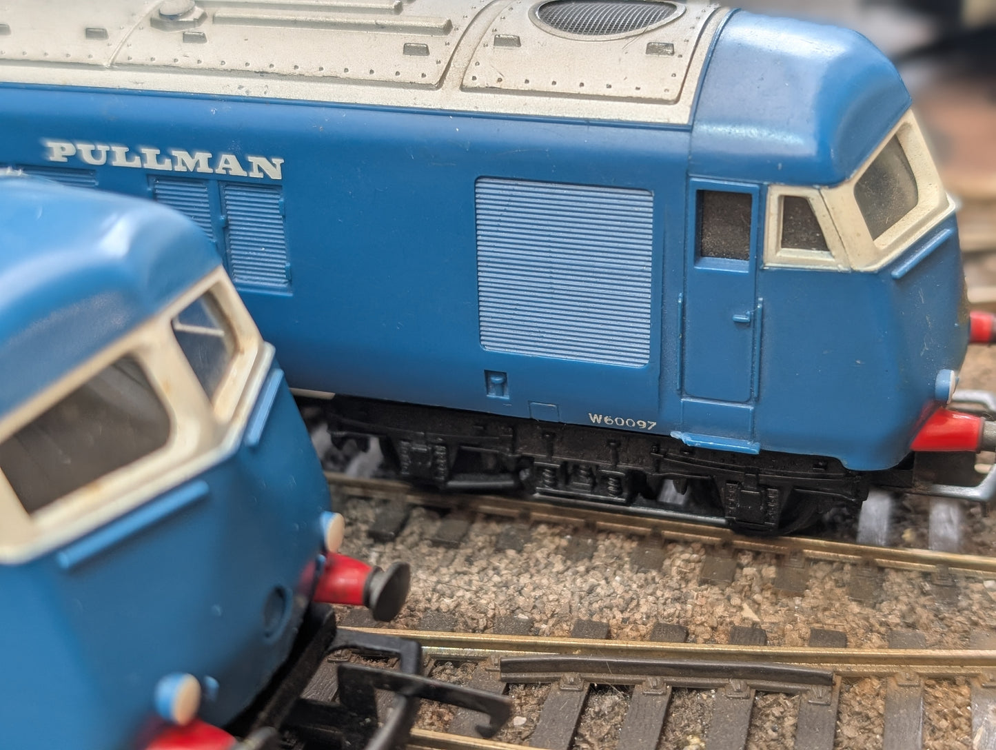 Pre-owned OO gauge Tri-ang R555 Diesel Pullman Motor Car W60095 and dummy car W60097 Unboxed