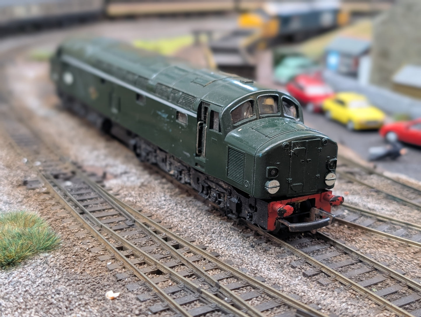 Pre-owned OO gauge Jouef 8913 Jouef Class 40 D210 'Empress of Britain' Diesel Electric locomotive in BR green
