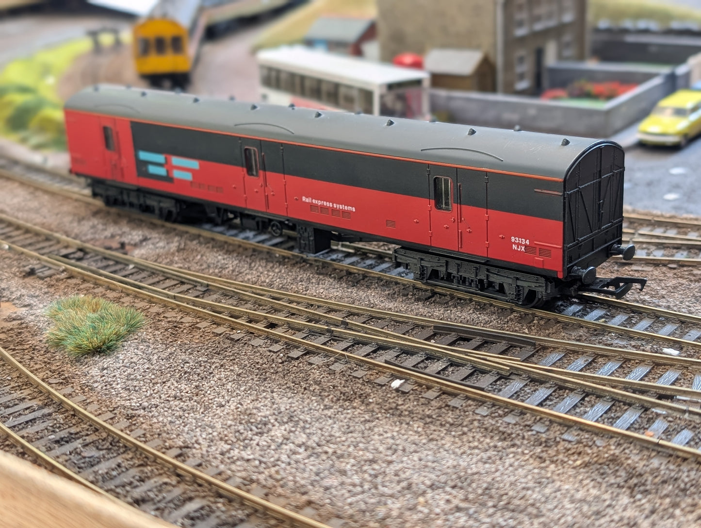 Pre-owned Lima L305640 Mk 1 NJX bogie parcel van 93134 in RES livery, altered couplings, see description, up to four available. (2) OO gauge