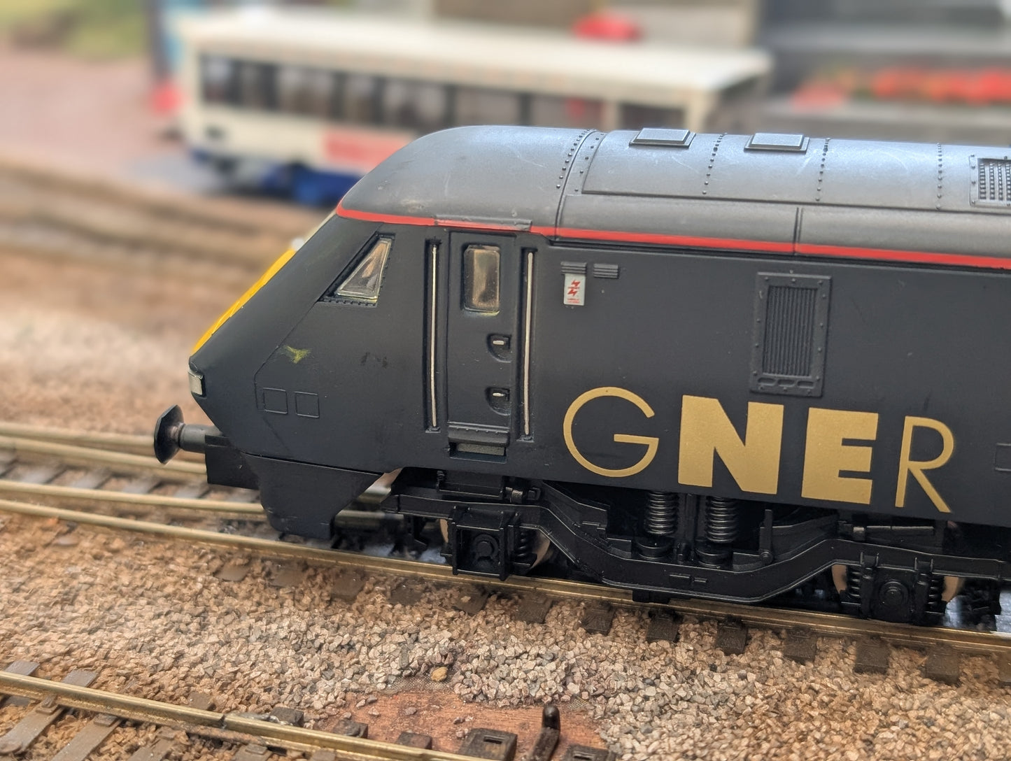 Pre-owned Hornby Class 91 electric locomotive 91003 in GNER livery, unboxed, OO gauge.