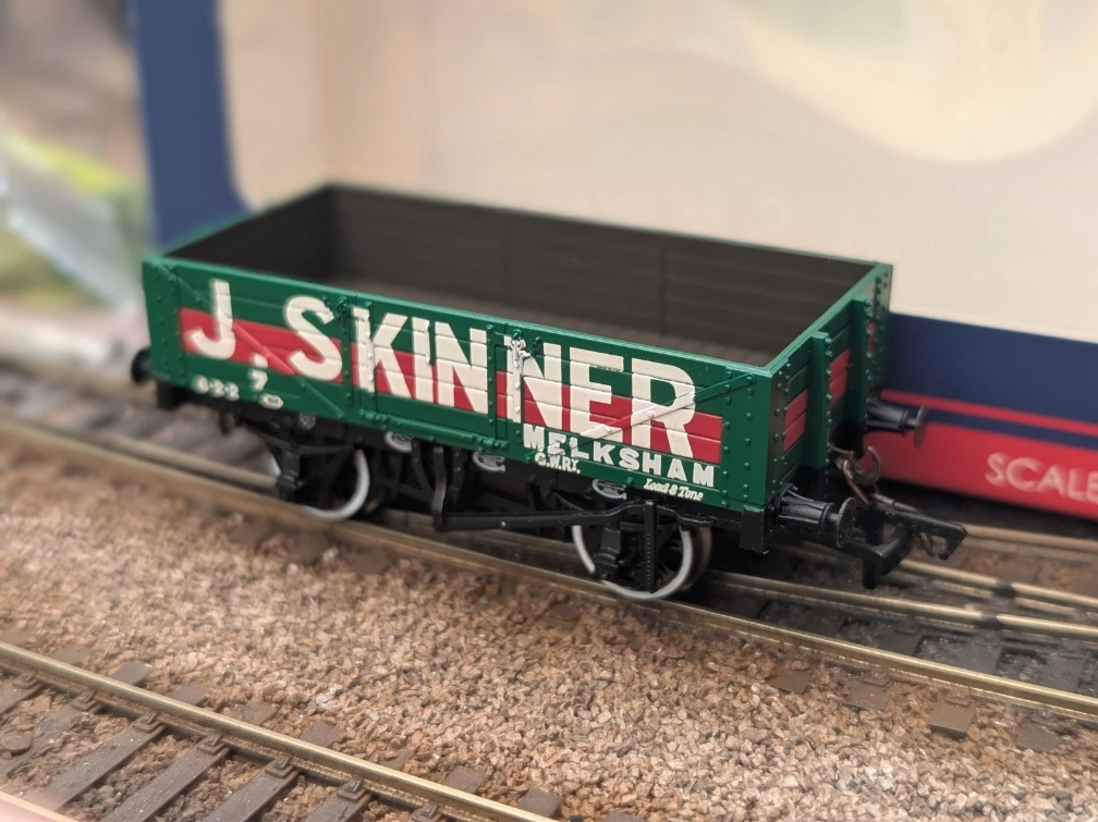 Bachmann 37-063 5 Plank Open Wagon with Wooden Floor J Skinner Melksham Livery pre owned OO gauge