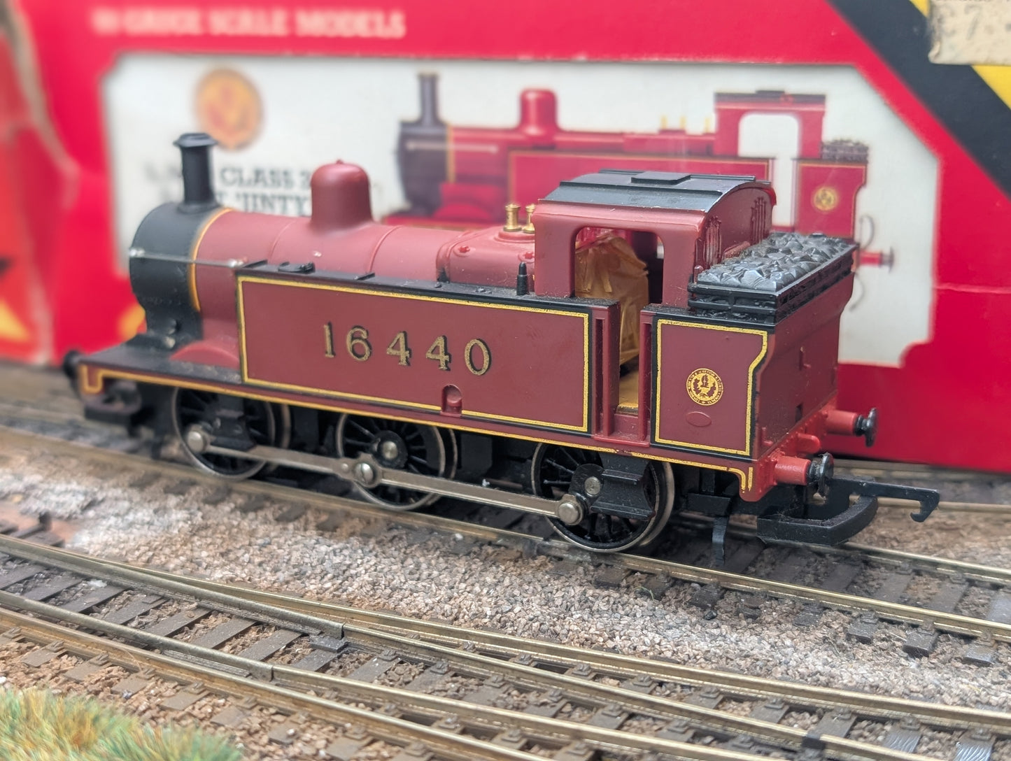 Pre-owned OO gauge Hornby R052-3F Class 3F Jinty 0-6-0T 16440 in LMS Maroon boxed