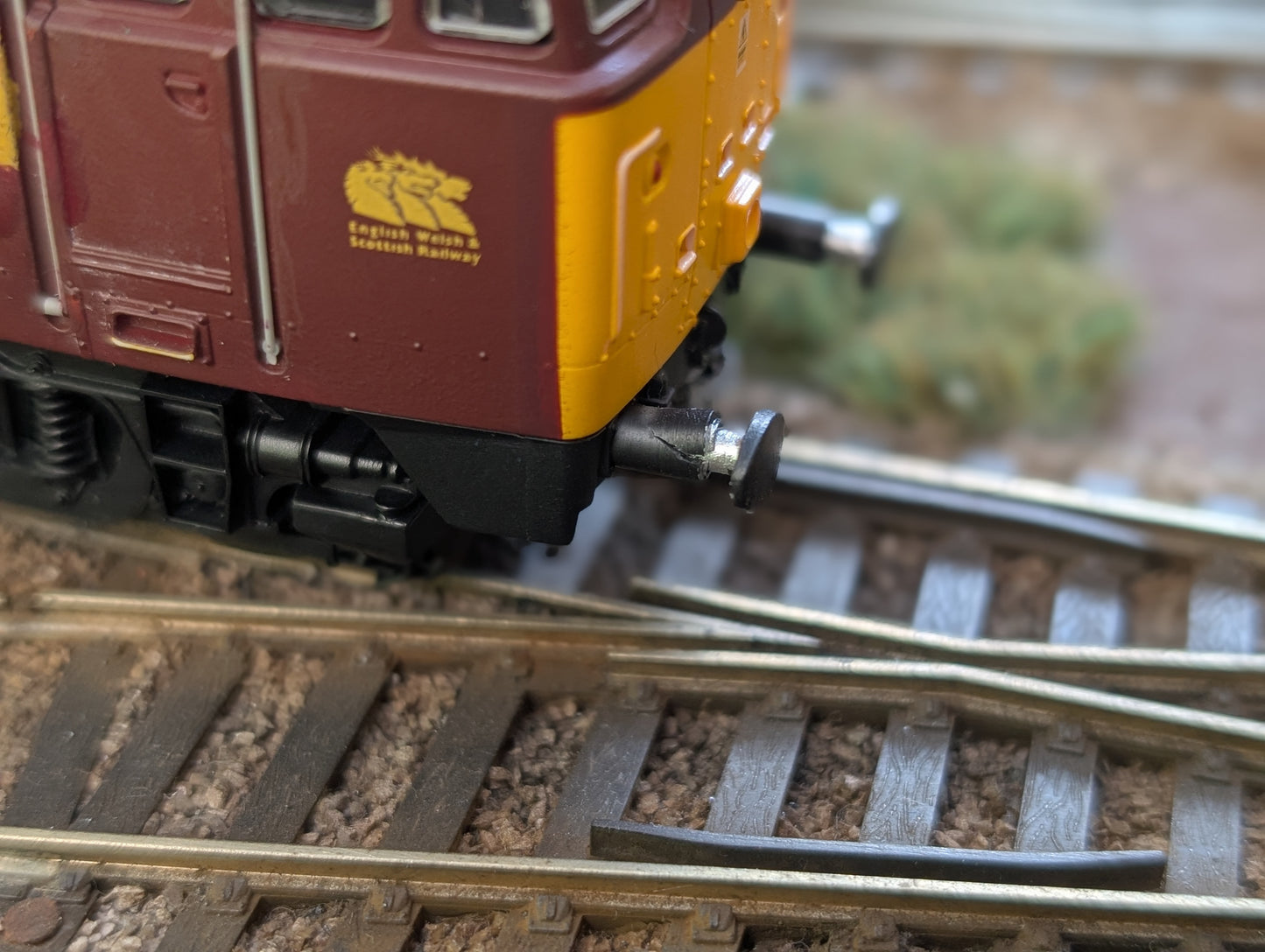 Pre-owned OO gauge Lima Class 31 in EWS Maroon livery, 31466, please see description.