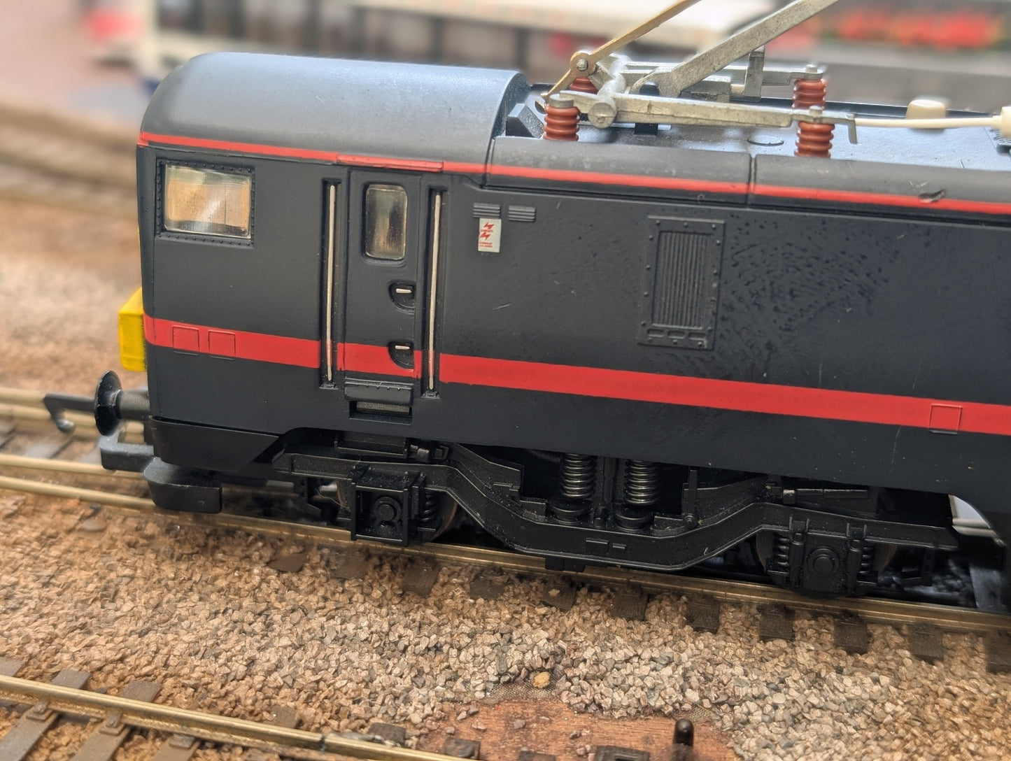 Pre-owned Hornby Class 91 electric locomotive 91003 in GNER livery, unboxed, OO gauge.