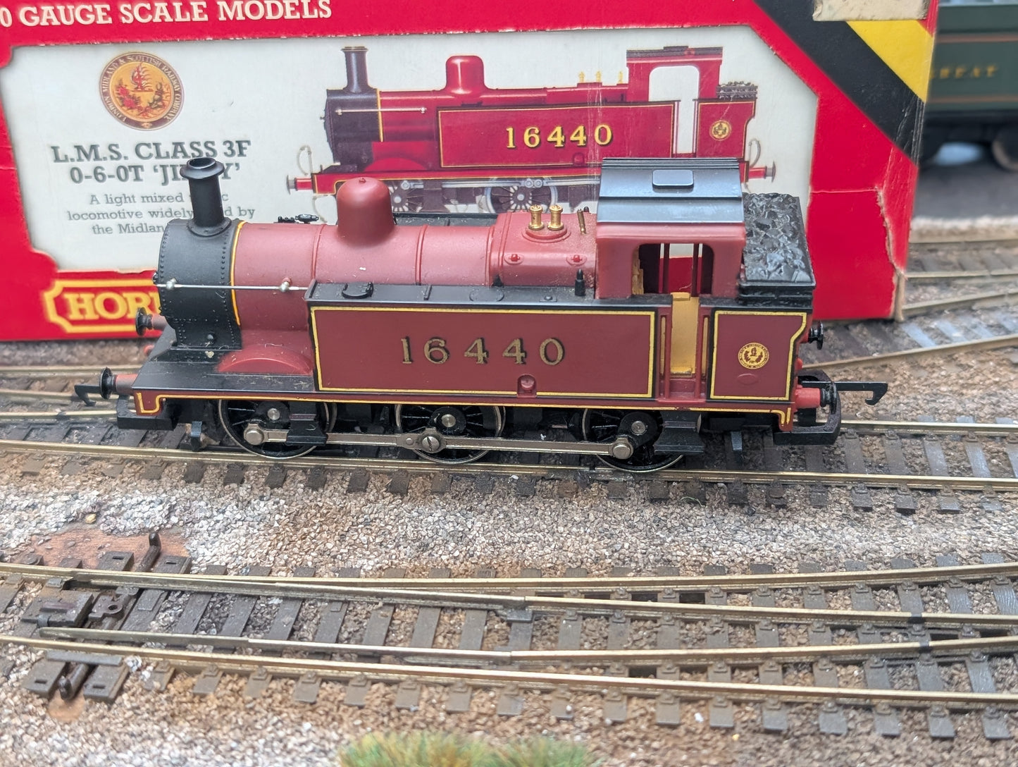 Pre-owned OO gauge Hornby R052-3F Class 3F Jinty 0-6-0T 16440 in LMS Maroon boxed