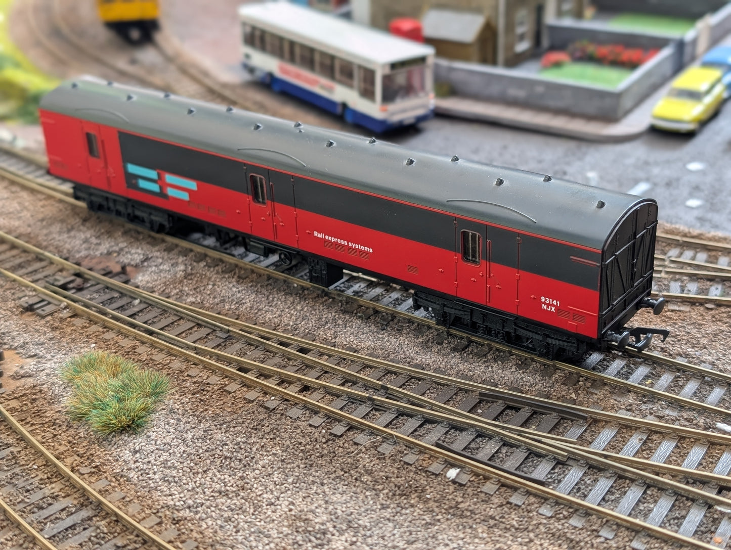 Pre-owned Lima RES NJX GUV Parcels Van 93141, modified couplings, unboxed. OO gauge