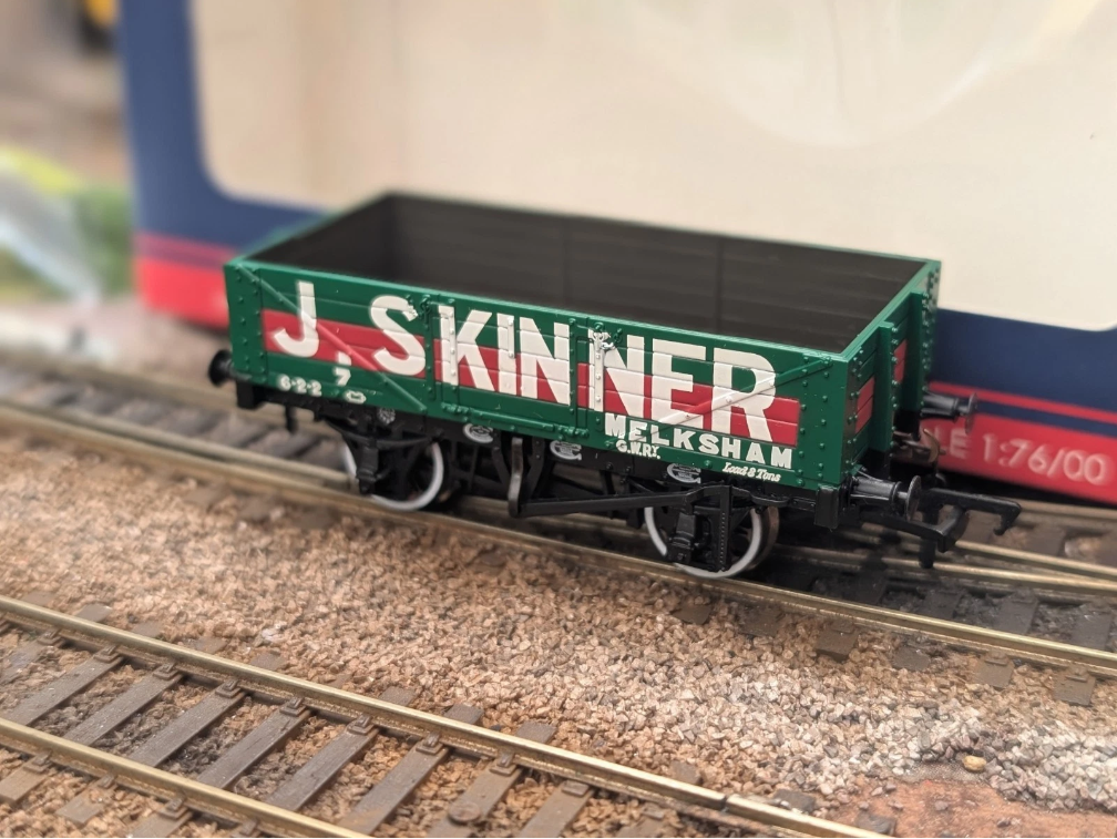 Bachmann 37-063 5 Plank Open Wagon with Wooden Floor J Skinner Melksham Livery pre owned OO gauge