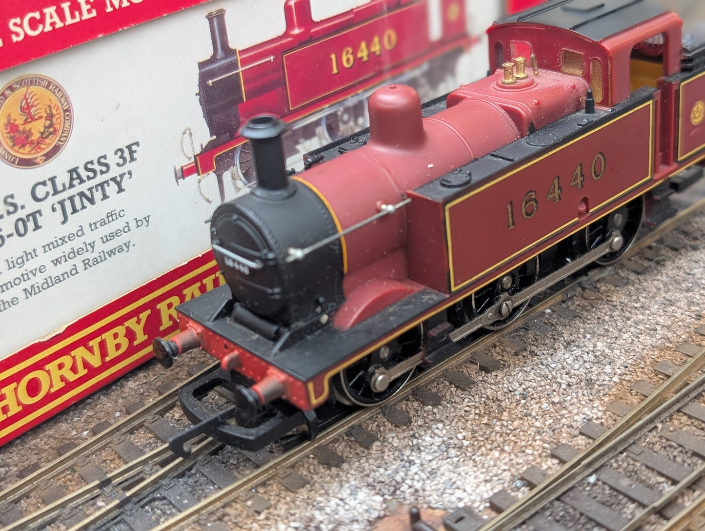 Pre-owned OO gauge Hornby R052-3F Class 3F Jinty 0-6-0T 16440 in LMS Maroon boxed