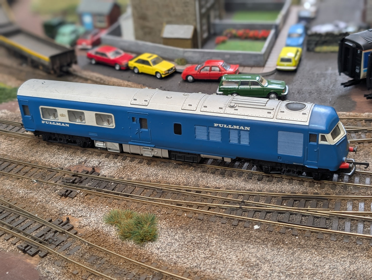 Pre-owned OO gauge Tri-ang R555 Diesel Pullman Motor Car W60095 and dummy car W60097 Unboxed