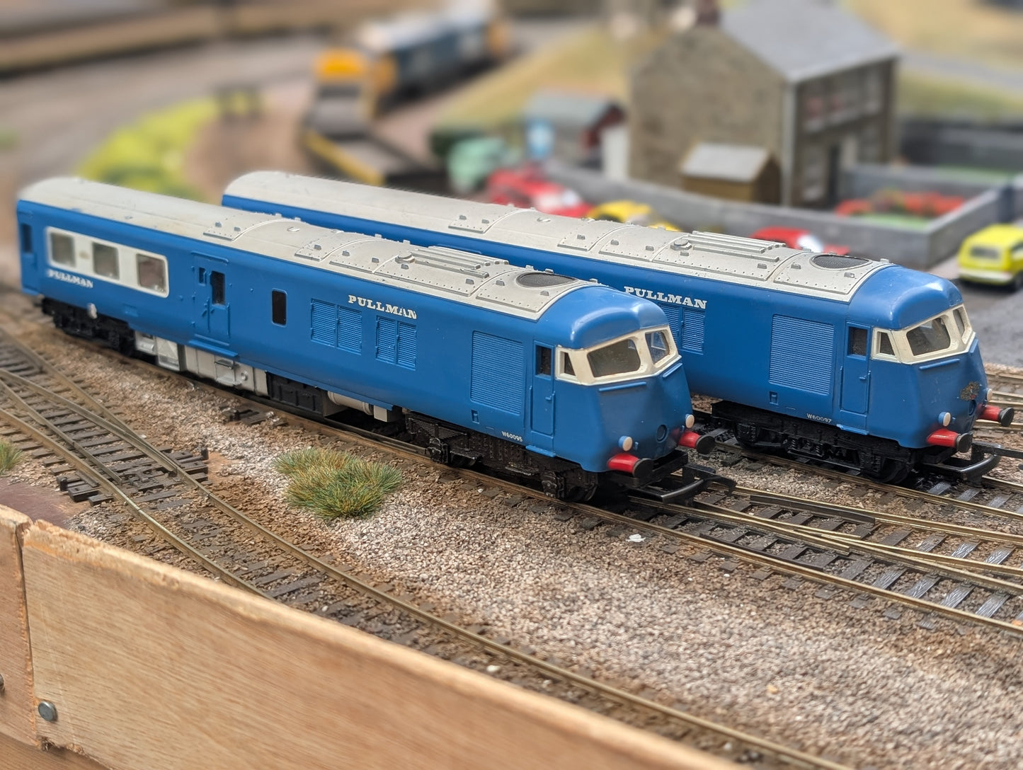 Pre-owned OO gauge Tri-ang R555 Diesel Pullman Motor Car W60095 and dummy car W60097 Unboxed