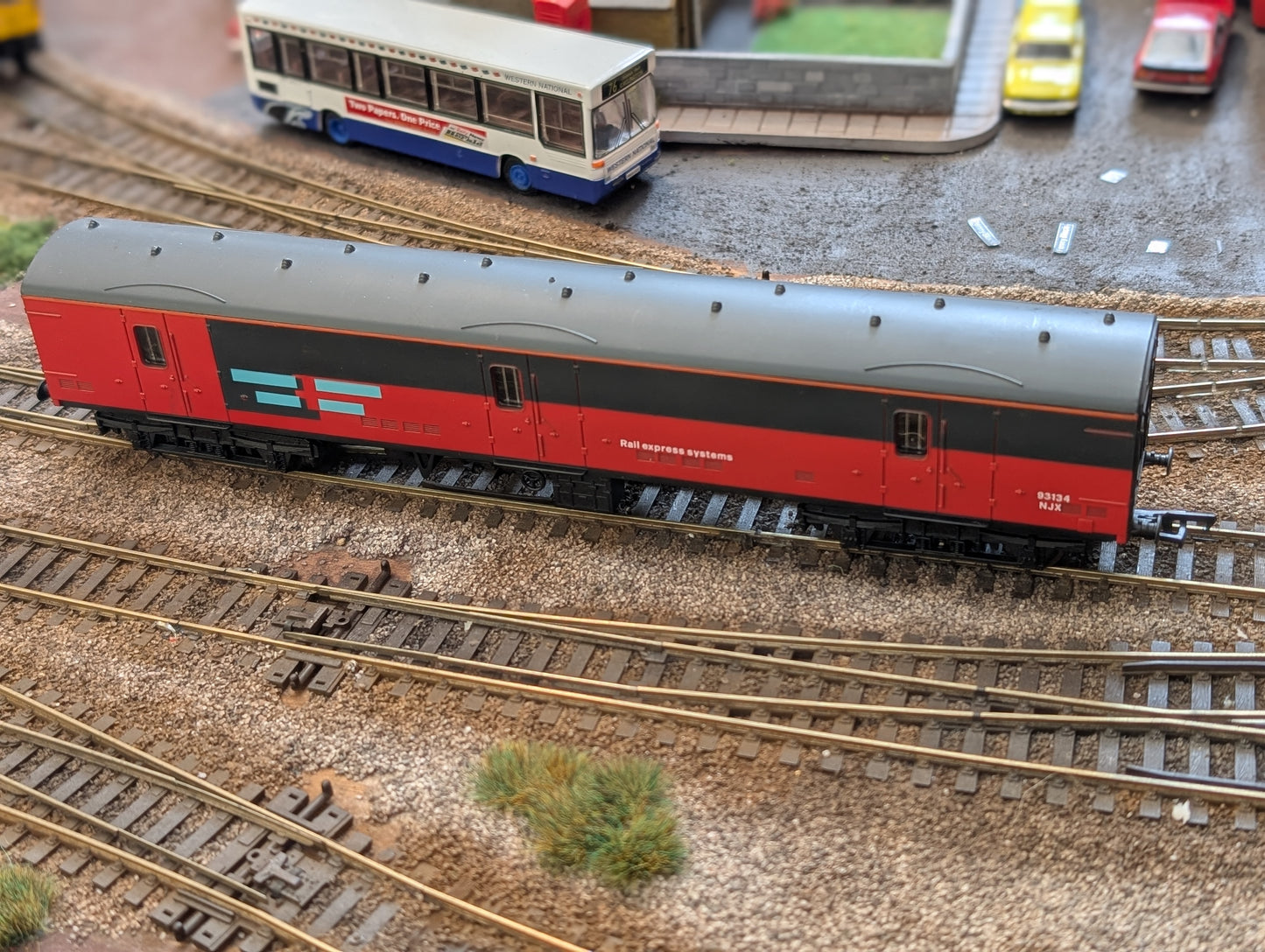 Pre-owned Lima L305640 Mk 1 NJX bogie parcel van 93134 in RES livery, altered couplings, see description, up to four available. (2) OO gauge