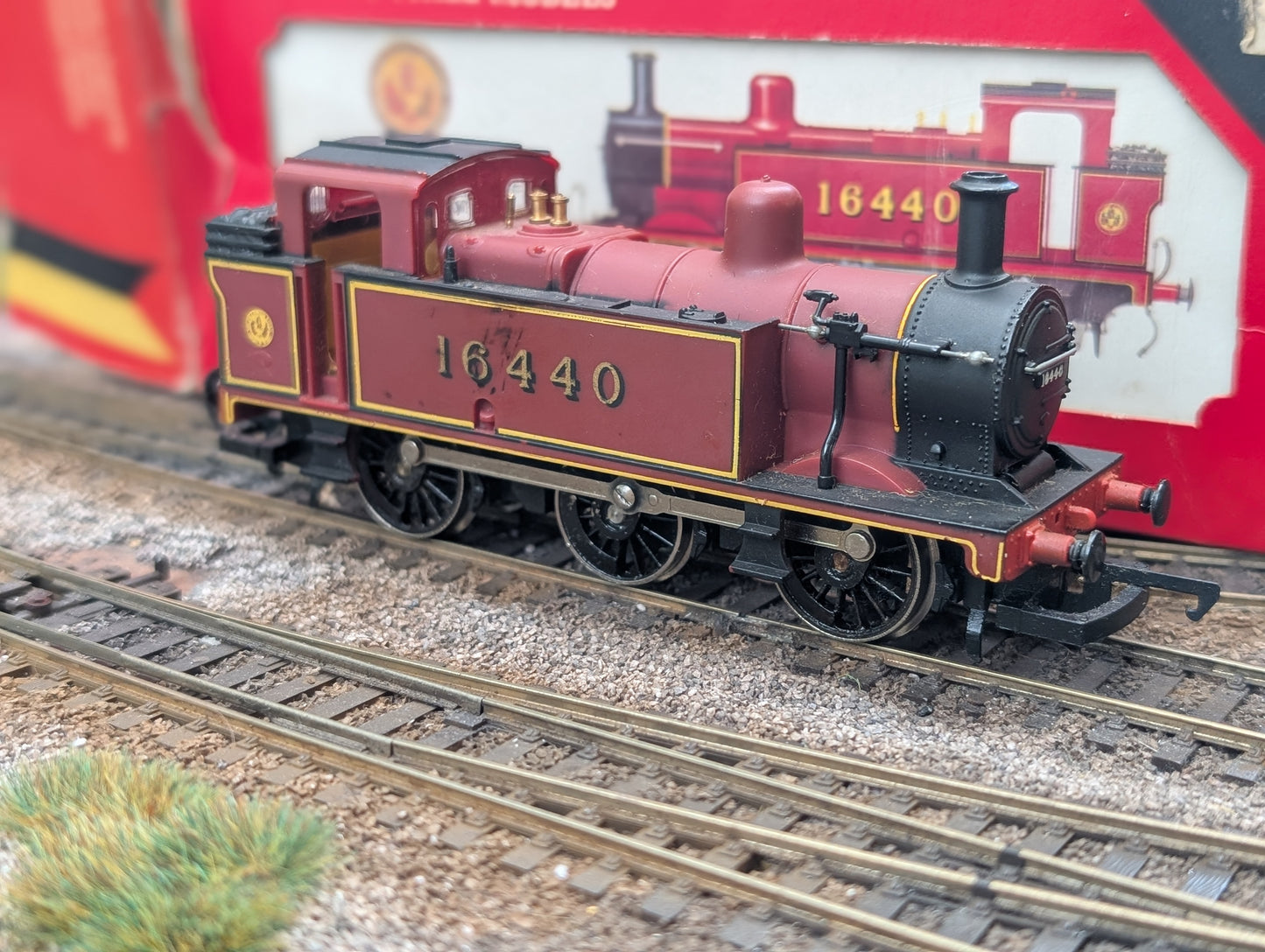 Pre-owned OO gauge Hornby R052-3F Class 3F Jinty 0-6-0T 16440 in LMS Maroon boxed