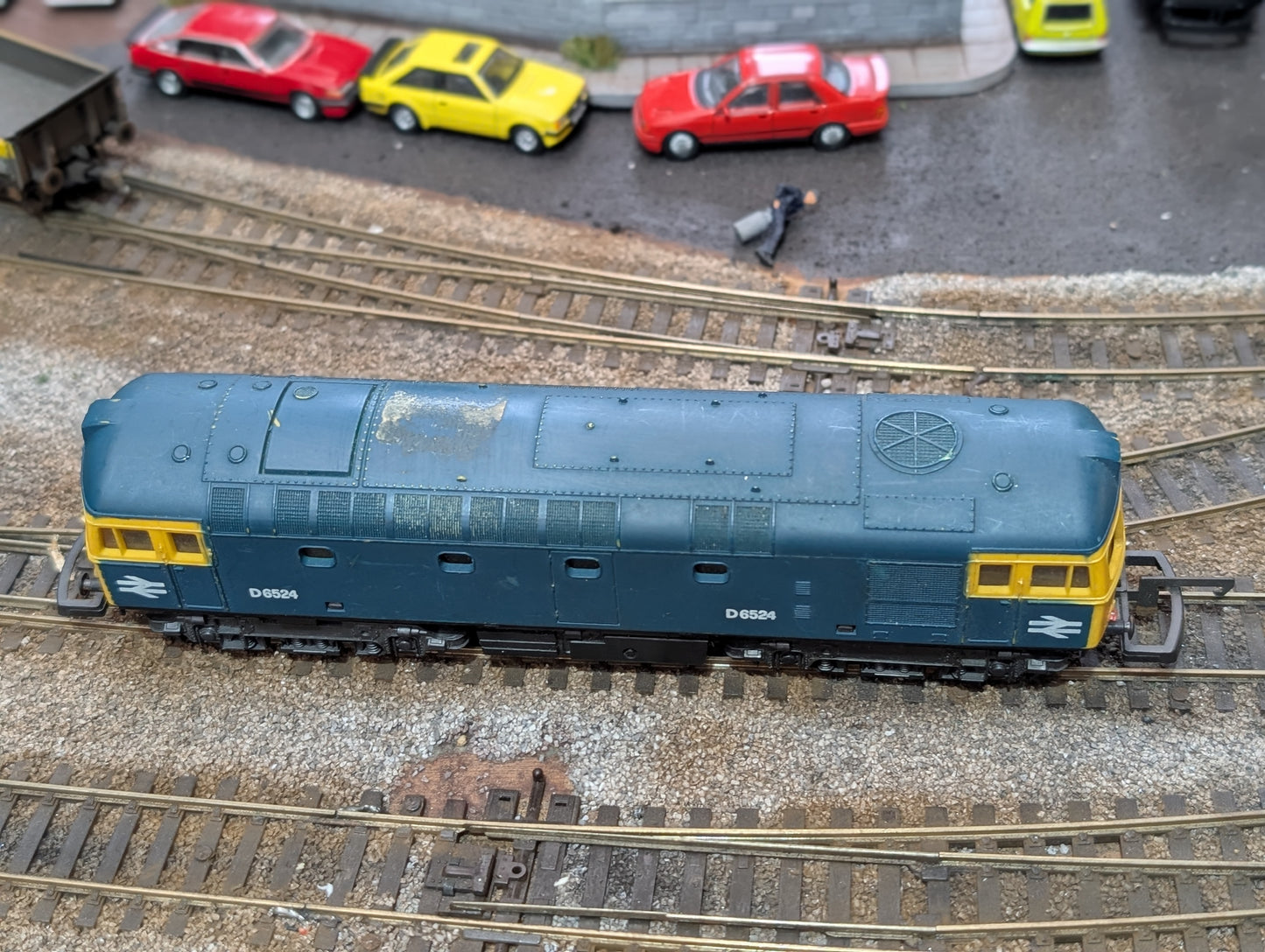 Pre-owned Lima 8049 HO Gauge BR Blue Class 33 D6524, see description