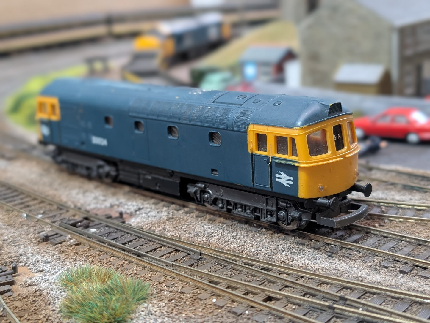 Pre-owned Lima L205114b OO gauge Class 33 33024 in BR blue