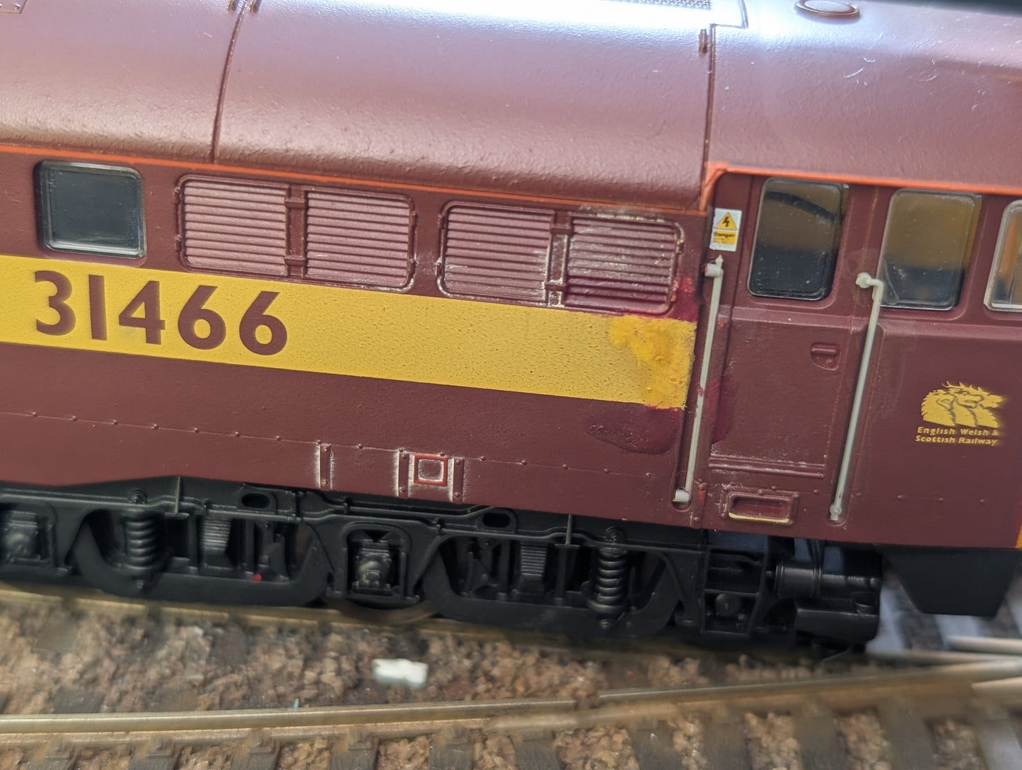Pre-owned OO gauge Lima Class 31 in EWS Maroon livery, 31466, please see description.
