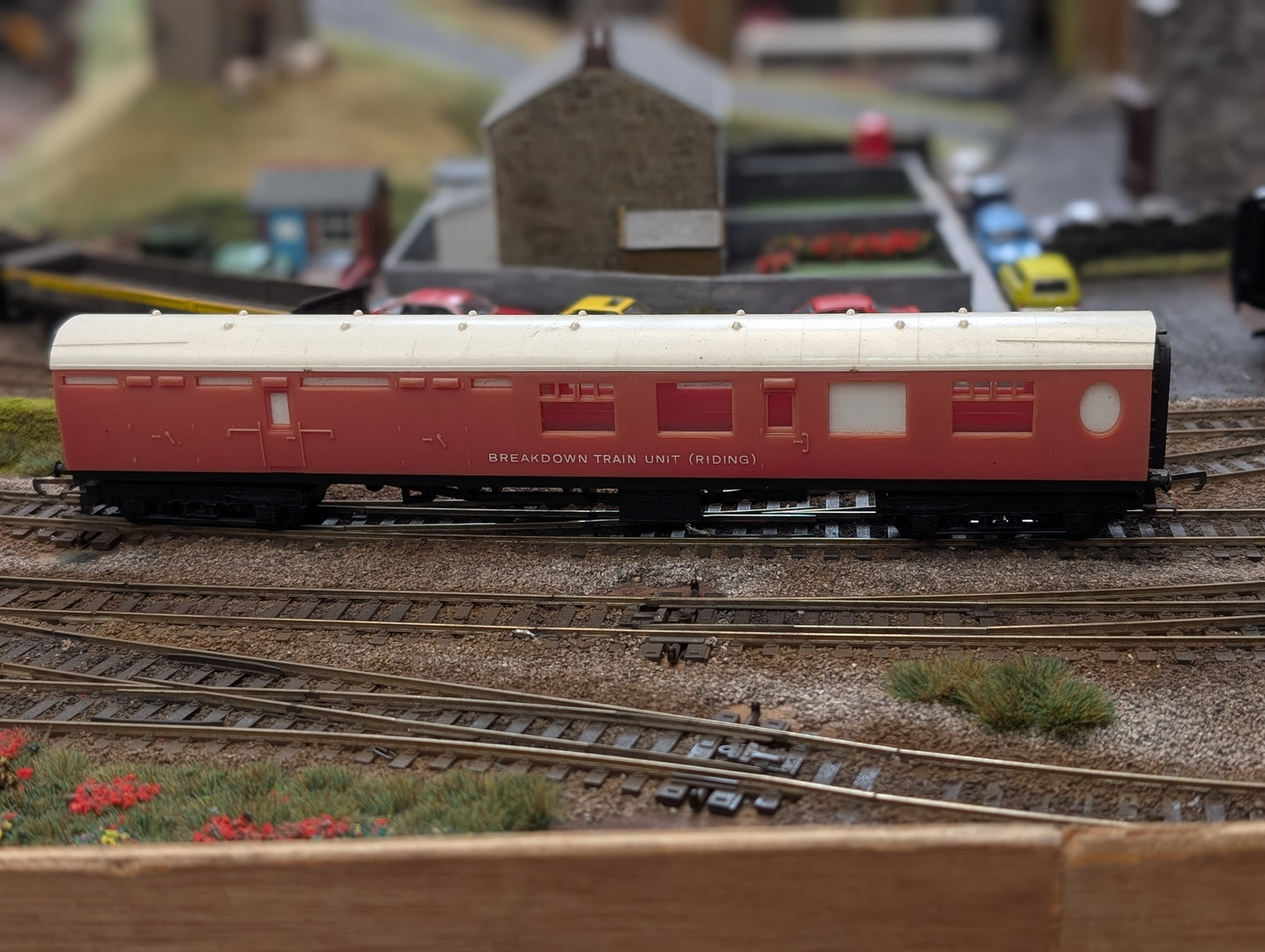 Pre-owned OO gauge Tri-ang R740 Breakdown Train Unit (Riding) Coach in BR gulf red, unboxed