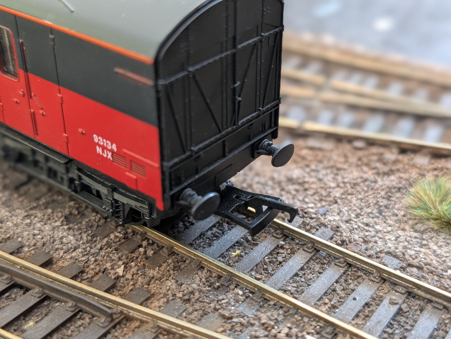Pre-owned Lima L305640 Mk 1 NJX bogie parcel van 93134 in RES livery, altered couplings, see description, up to four available. (2) OO gauge