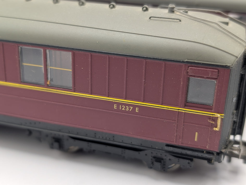 Hornby OO Gauge BR Maroon Gresley 1st Class Sleeper Coach 2-Piece Bundle (R4264A & R4264B) Pre-Owned