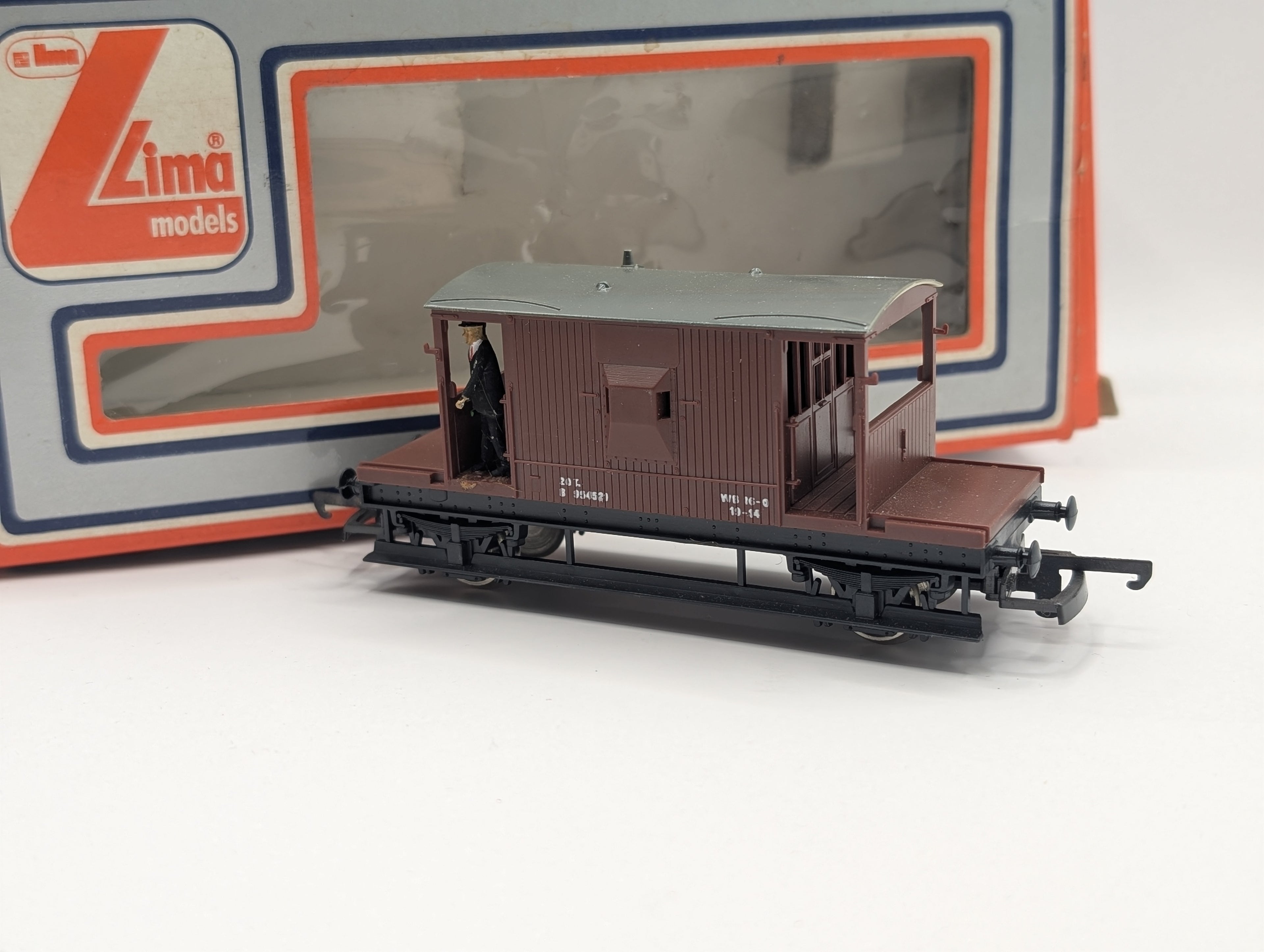Lima 20T Brake Van BR Bauxite 954521 - Guard Figure - OO Gauge - Boxed