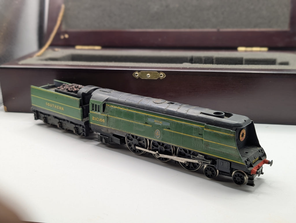 Hornby R374 OO Gauge SR Bulleid Pacific "Spitfire" No. 21C166 - Custom DCC Fitted & Lightly Weathered - Branded Wooden Presentation Box