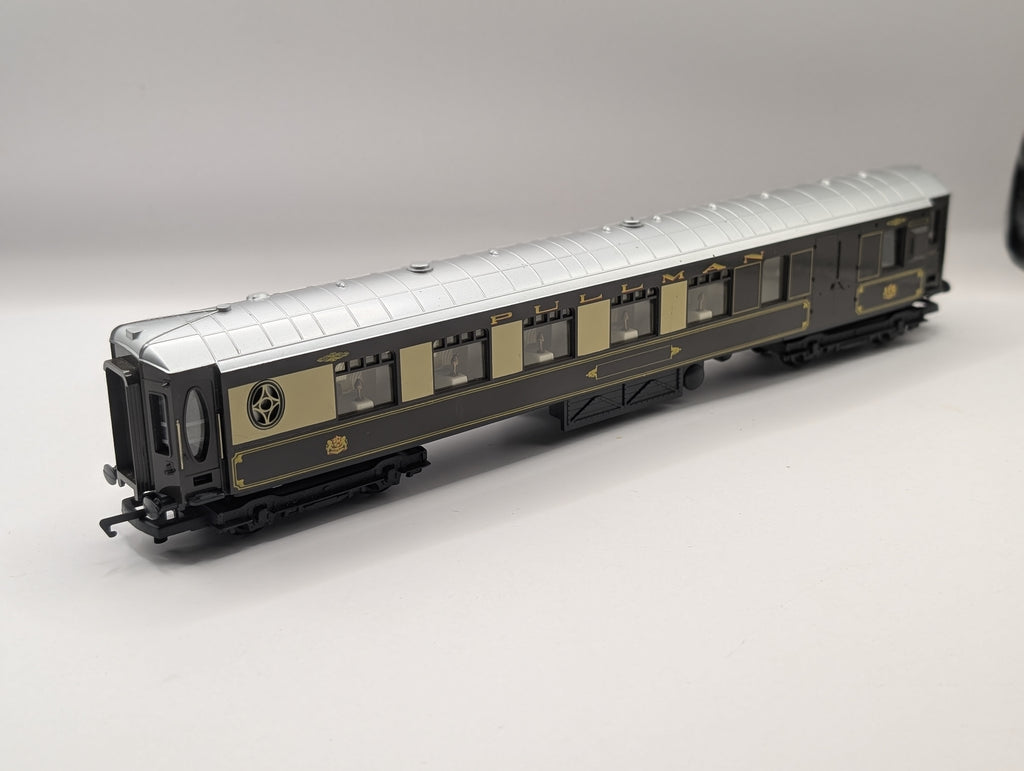 Vintage Hornby OO Gauge R233 Pullman Third Class Parlour Brake Coach (Silver Roof) - Unnamed / Unnumbered - Pre-owned