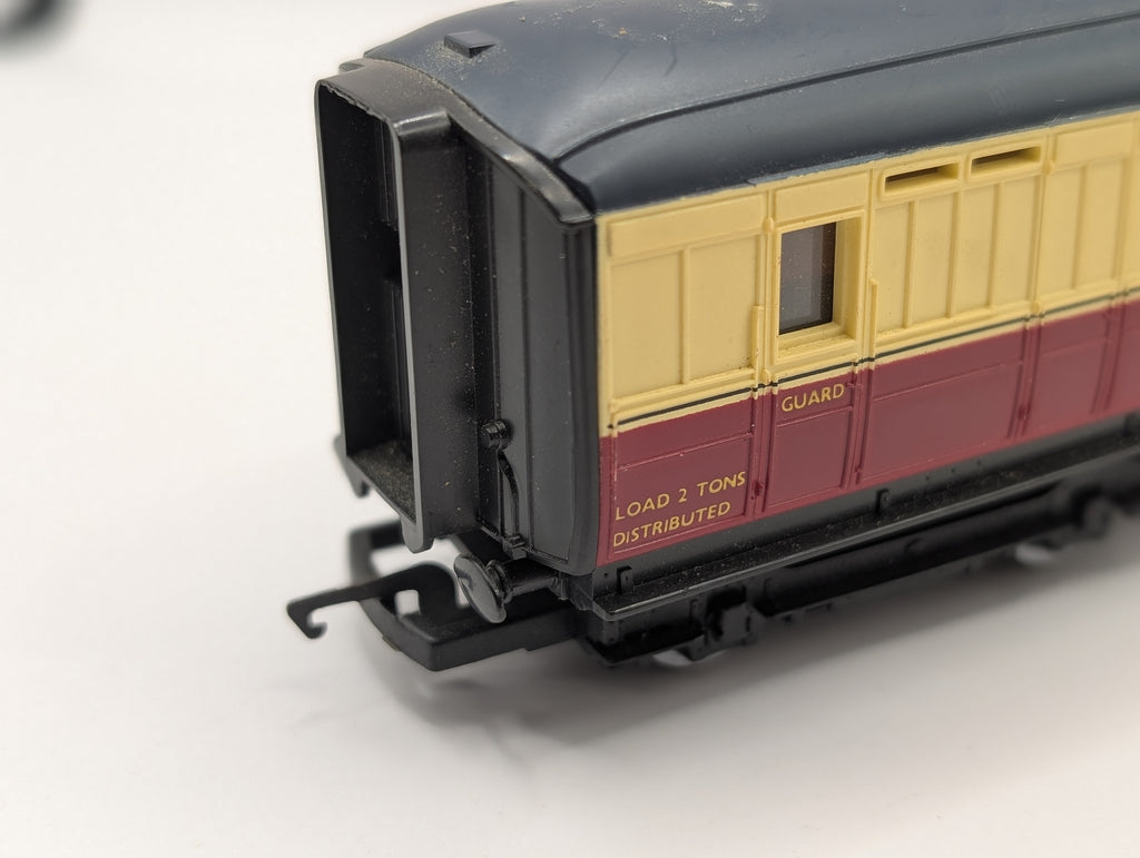 Hornby OO Gauge BR Crimson & Cream Gresley Brake Composite Coach E10066 (Pre-Owned)