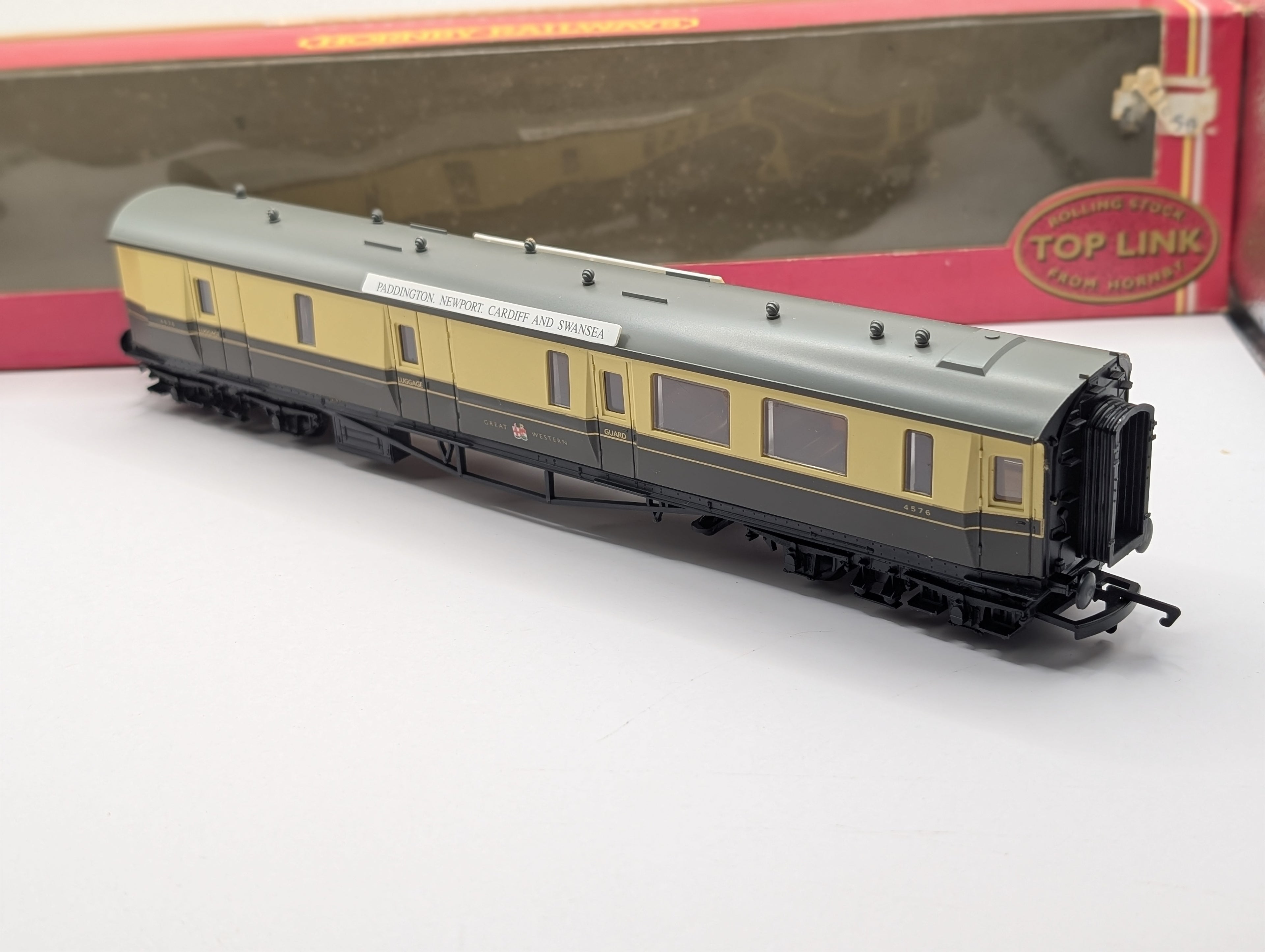 Hornby OO Gauge R4027 GWR Centenary Brake Coach '4576' - Boxed Chocolate & Cream