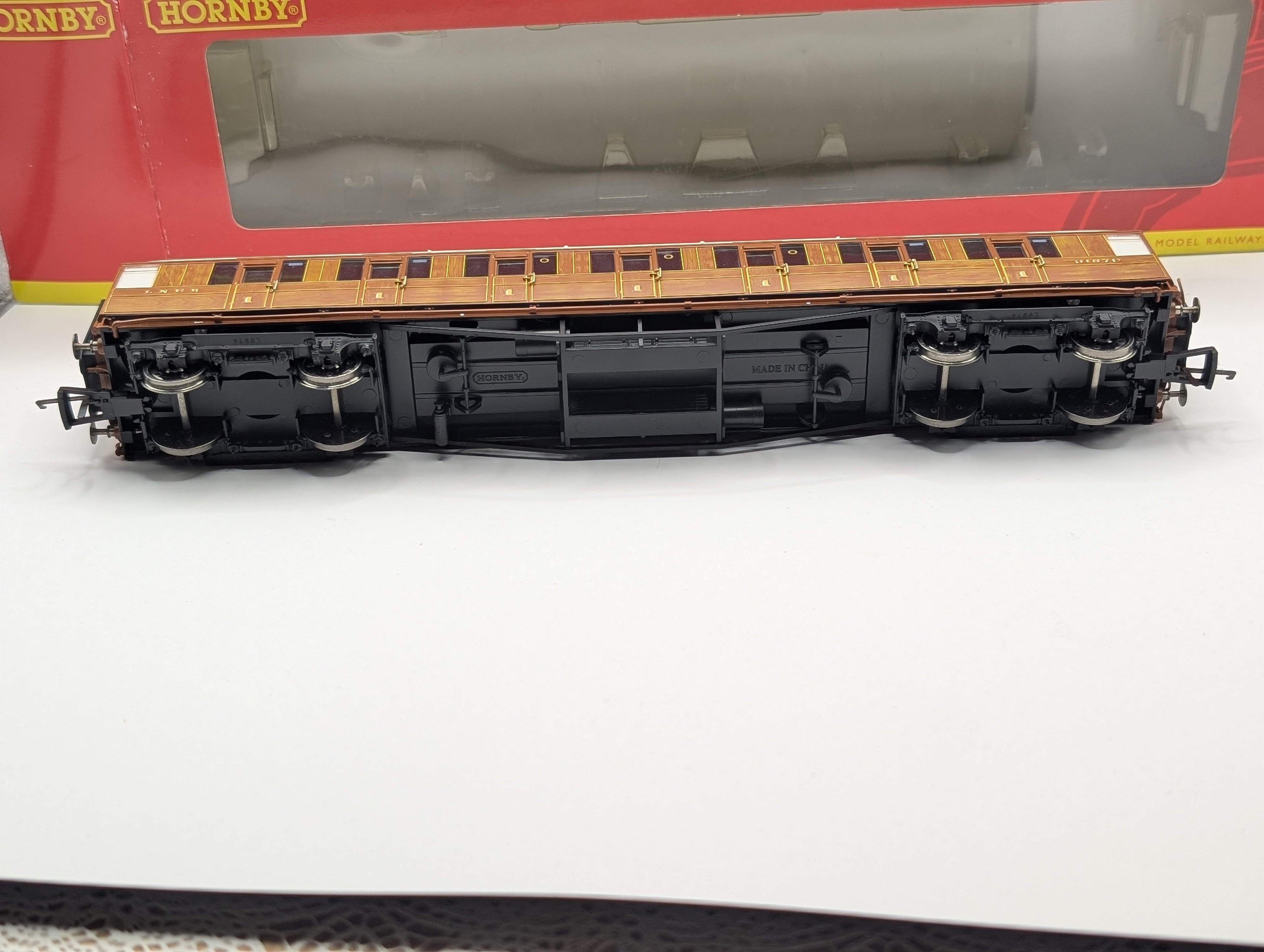 Hornby R4171A LNER 61ft 6in Corridor 1st Class Coach 31879 - NEM - Boxed