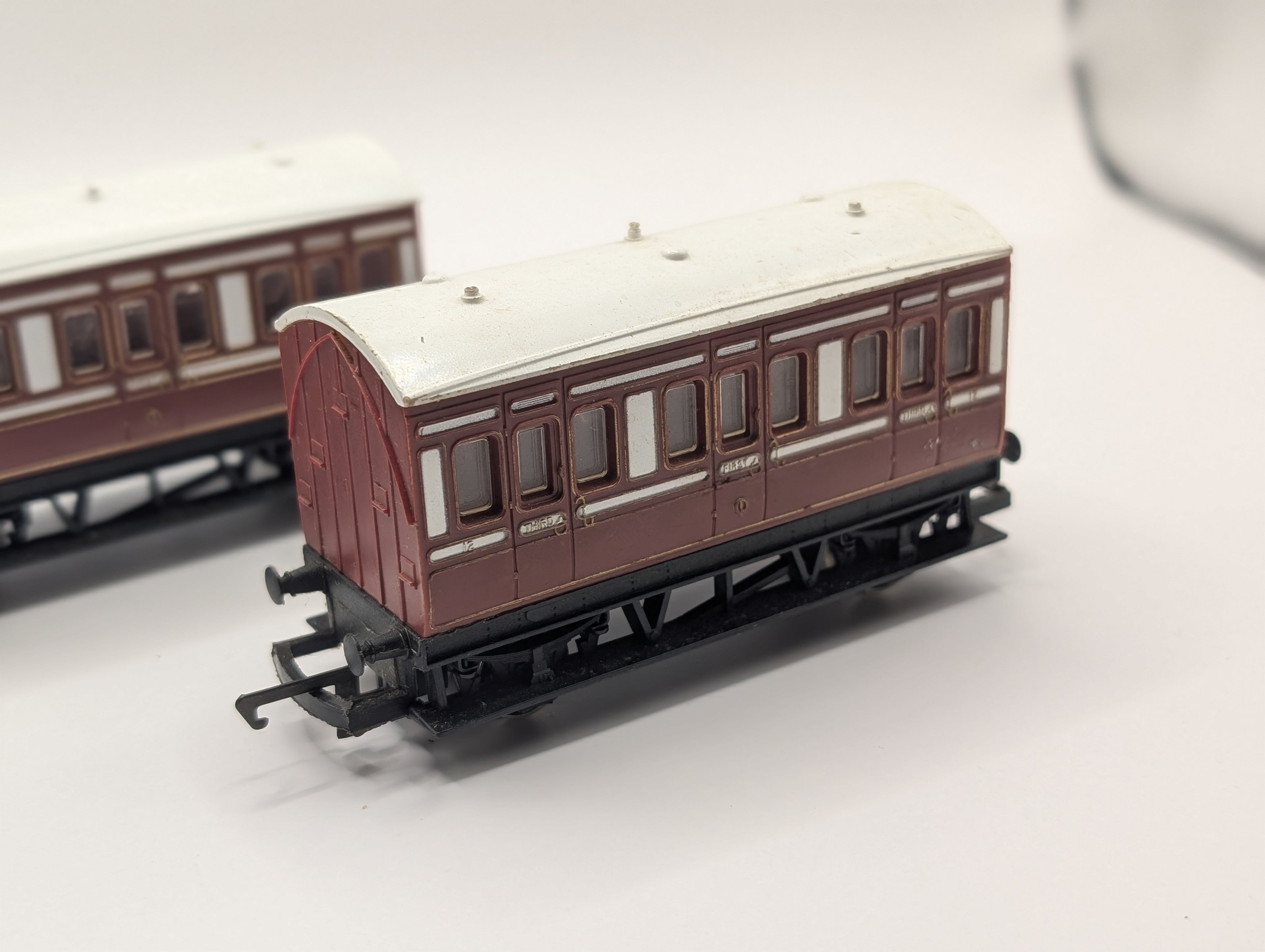 Pair of Vintage Tri-ang Hornby OO Gauge 4-Wheel Coaches - Caledonian Maroon & White