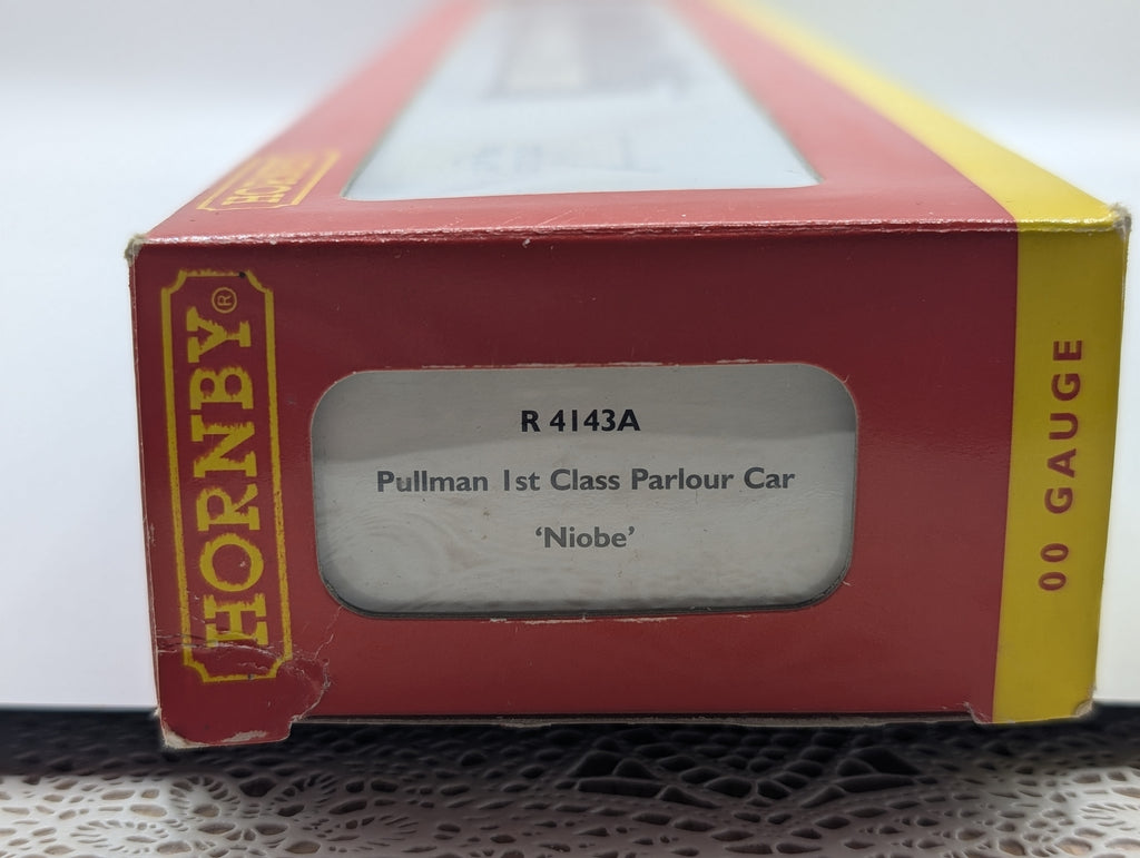 Hornby R4143A OO Gauge Pullman 1st Class Parlour Car "Niobe" with Working Table Lights – Pre-Owned, Excellent Boxed Condition