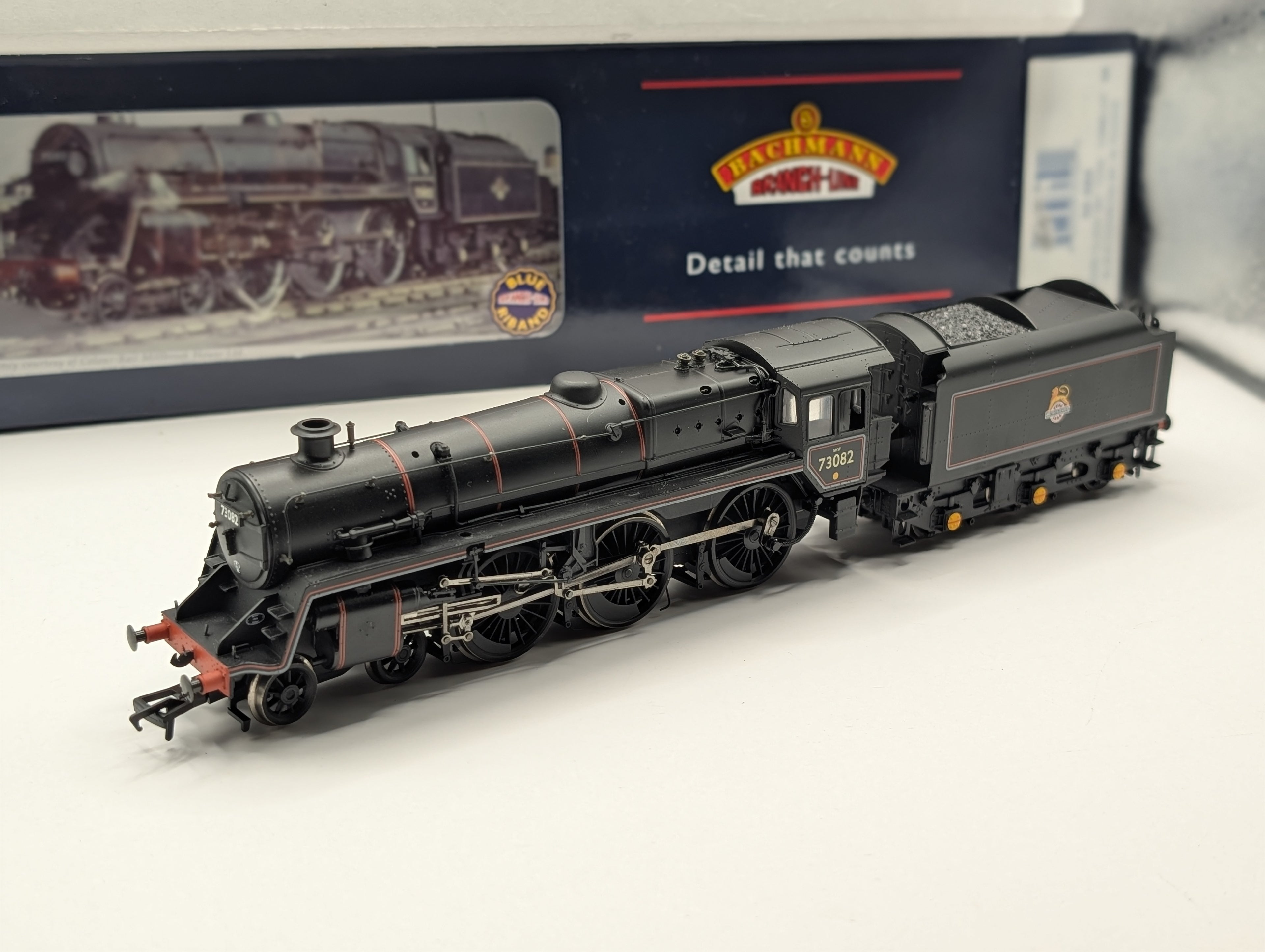Bachmann 32-502 Standard Class 5MT 73082 "Camelot" BR Black Early Emblem (Boxed, Good/Runs OK)