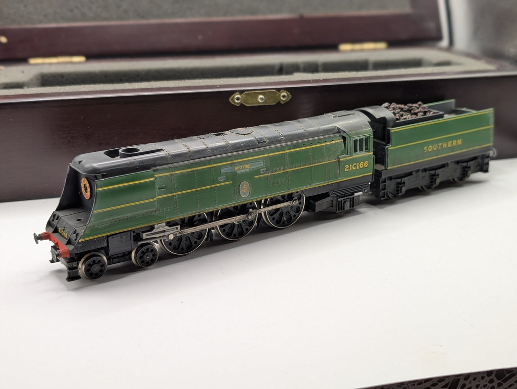 Hornby R374 OO Gauge SR Bulleid Pacific "Spitfire" No. 21C166 - Custom DCC Fitted & Lightly Weathered - Branded Wooden Presentation Box