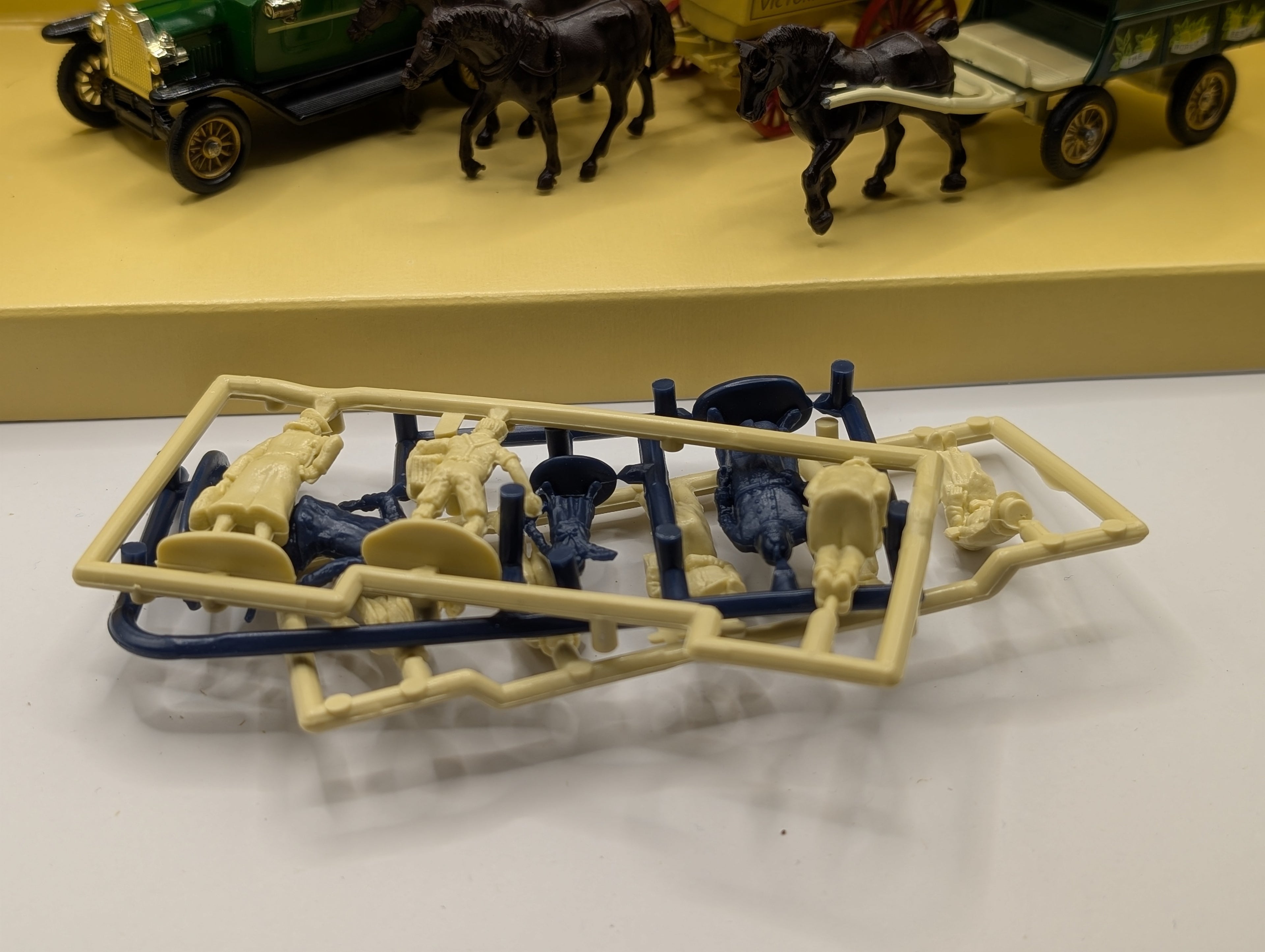 Lledo Models of Days Gone 1984 Collector's Pack (GS.1) - Boxed with Figures