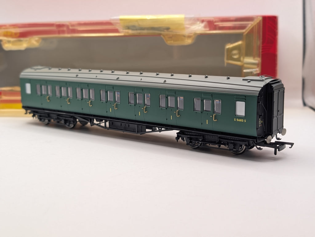 Hornby R4304B OO Gauge BR Maunsell Corridor Composite Coach S5683S Boxed