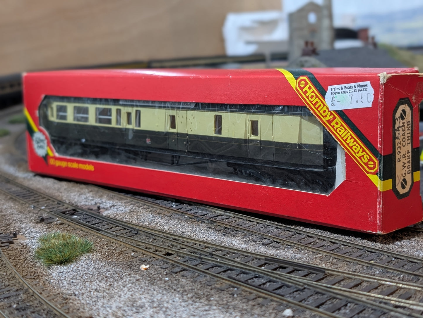 Pre-owned Hornby OO gauge R4027 G.W.R Centenary Brake Coach 4576, boxed but wrong box