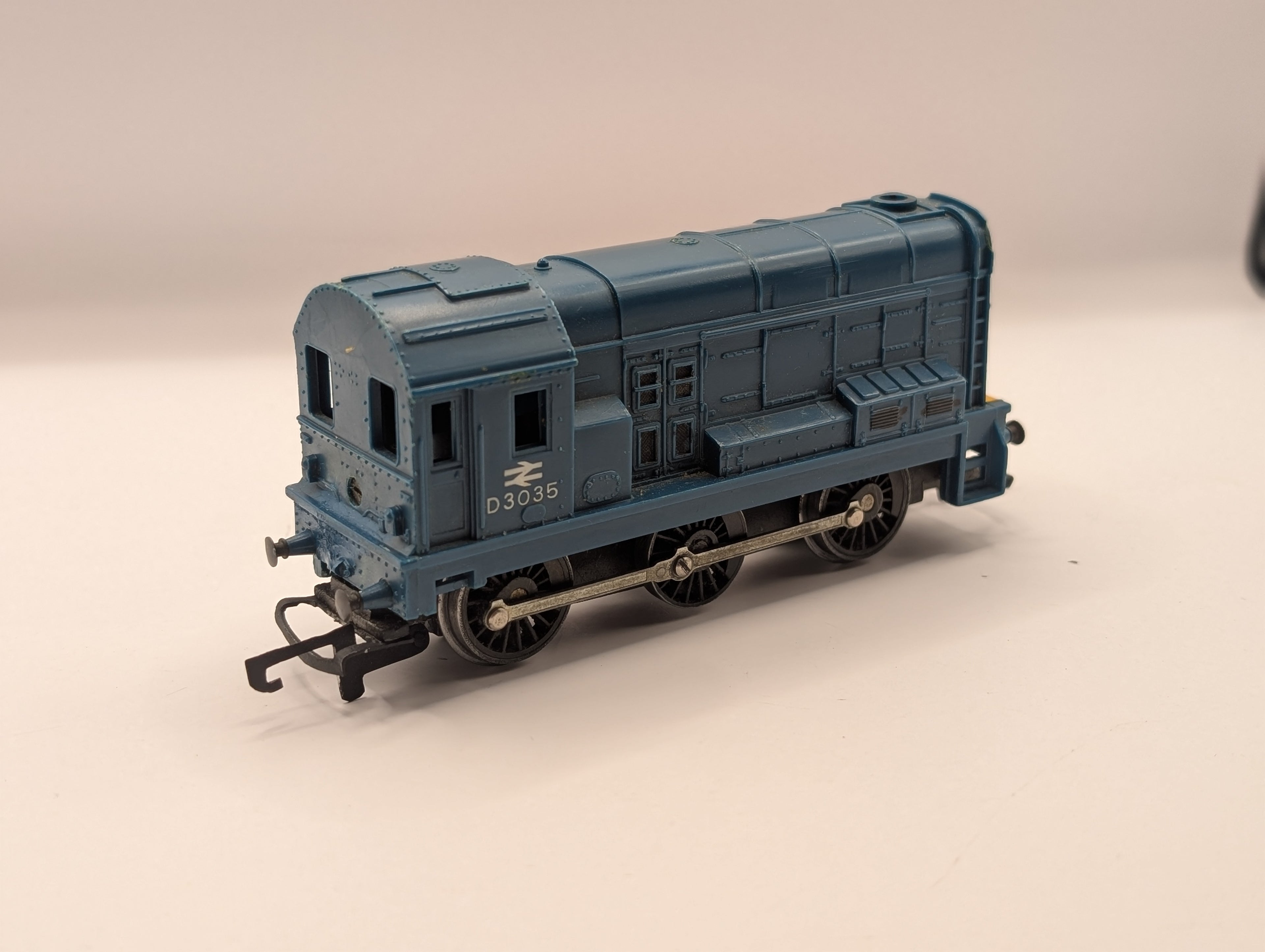 Tri-ang OO Gauge R152 BR Blue 0-6-0 Class 08 Diesel Shunter No. D3035 – Pre-owned, Runs (Needs Service, Fair Condition, Unboxed)