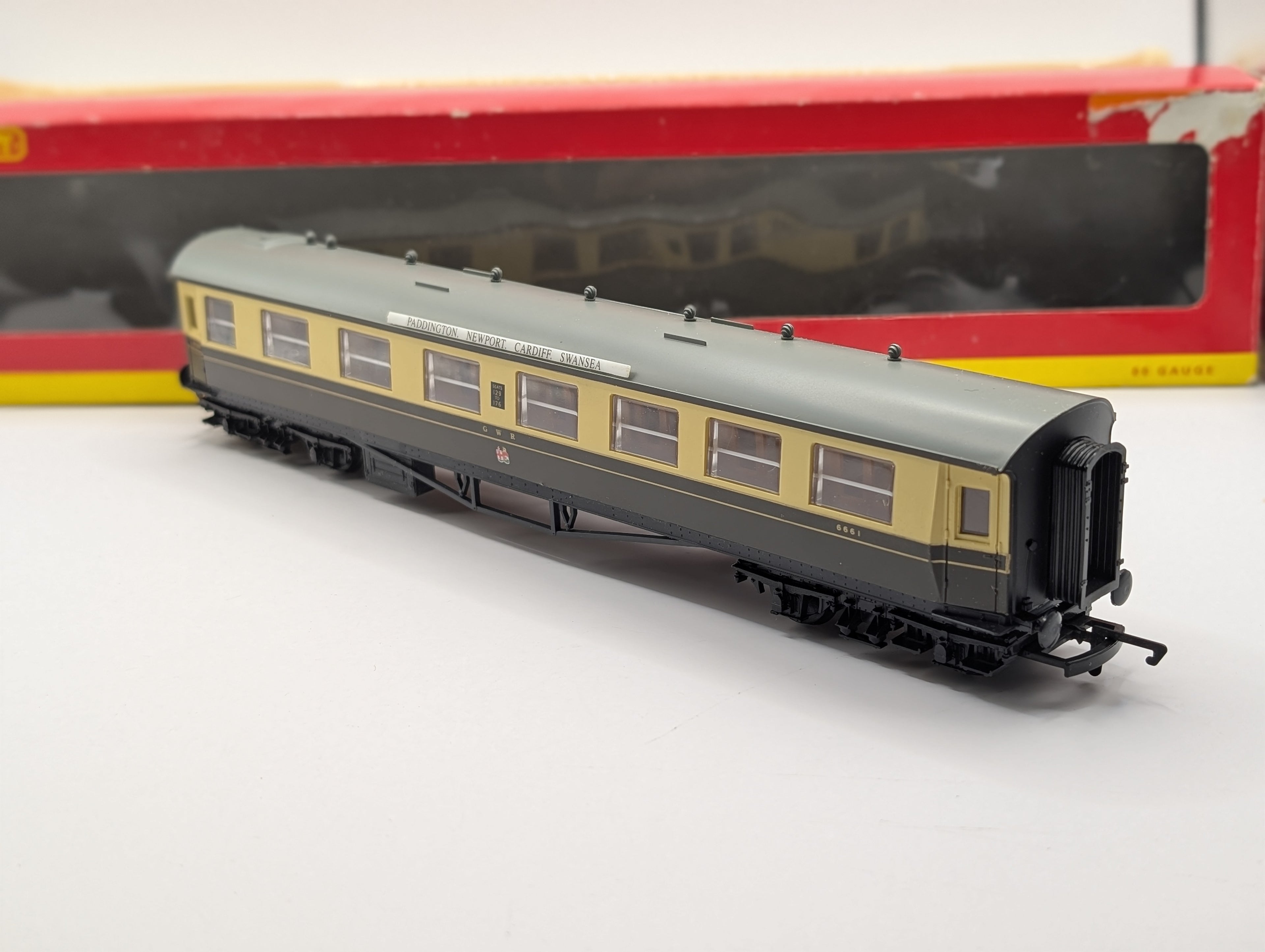 Hornby OO Gauge R4126 GWR Centenary Composite Coach '6661' - Boxed Chocolate & Cream