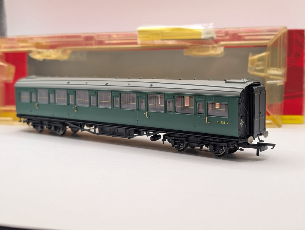 Hornby R4302B OO Gauge BR Maunsell Corridor 3rd Class Coach S1123S Boxed