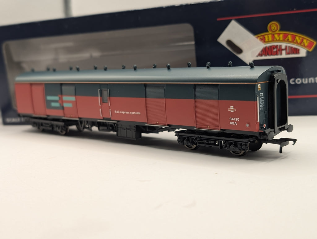 Bachmann 39-201 BR Mk1 Full Brake Super BG Royal Mail RES - OO Gauge - Boxed
