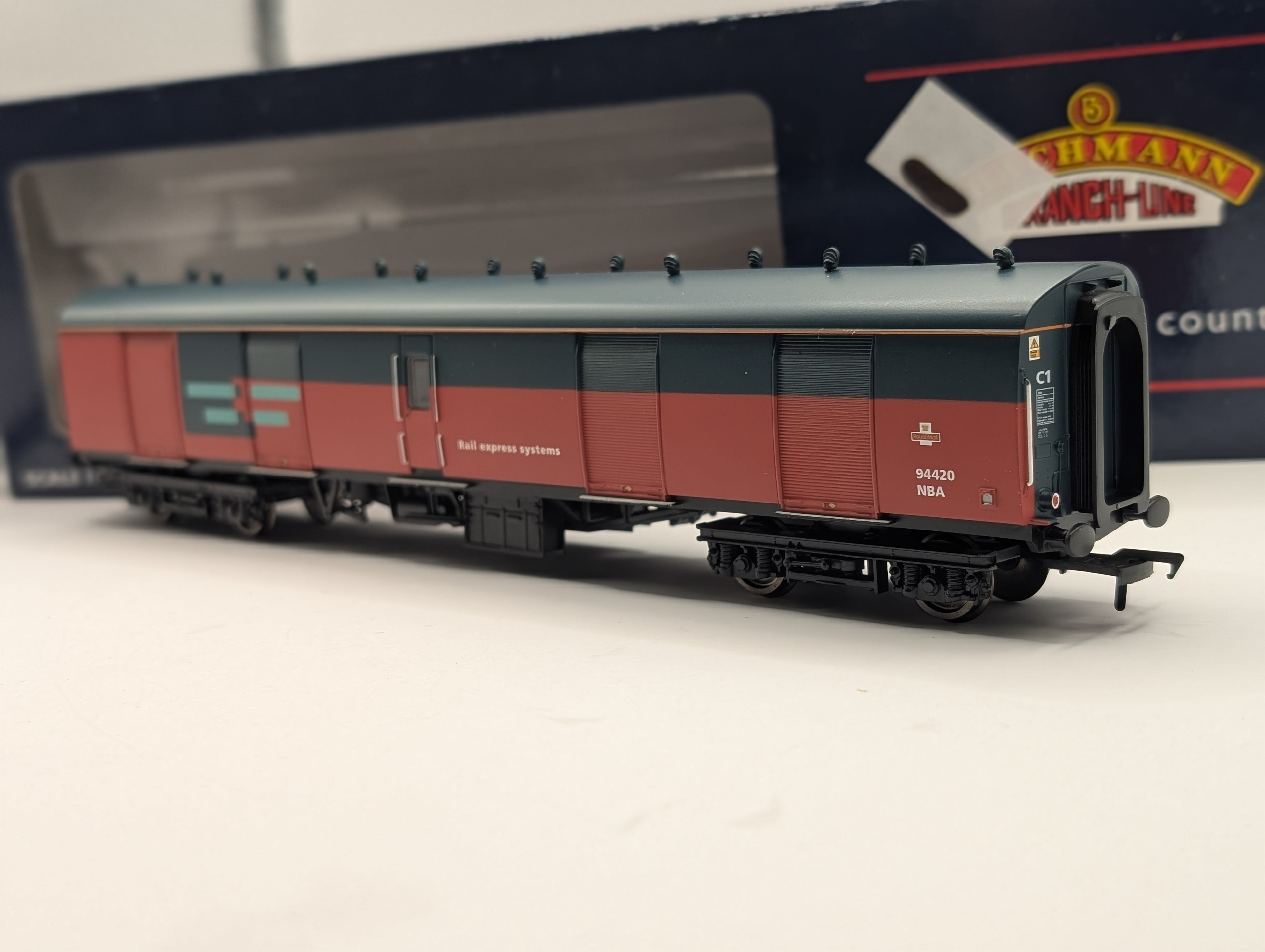 Bachmann 39-201 BR Mk1 Full Brake Super BG Royal Mail RES - OO Gauge - Boxed