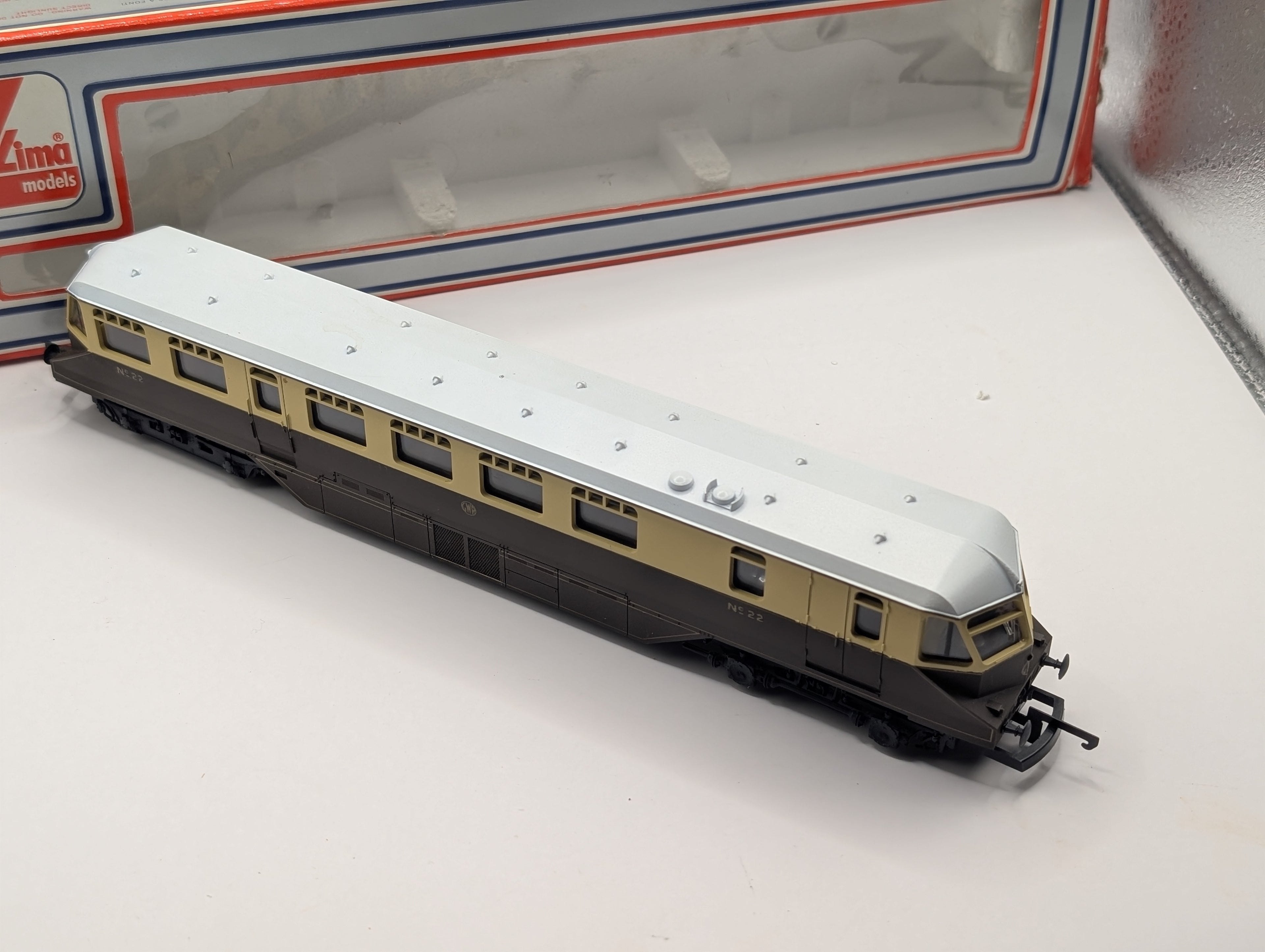 Lima L205132 GWR Diesel Railcar No. 22 Chocolate & Cream - OO Gauge (Pre-owned, Boxed)
