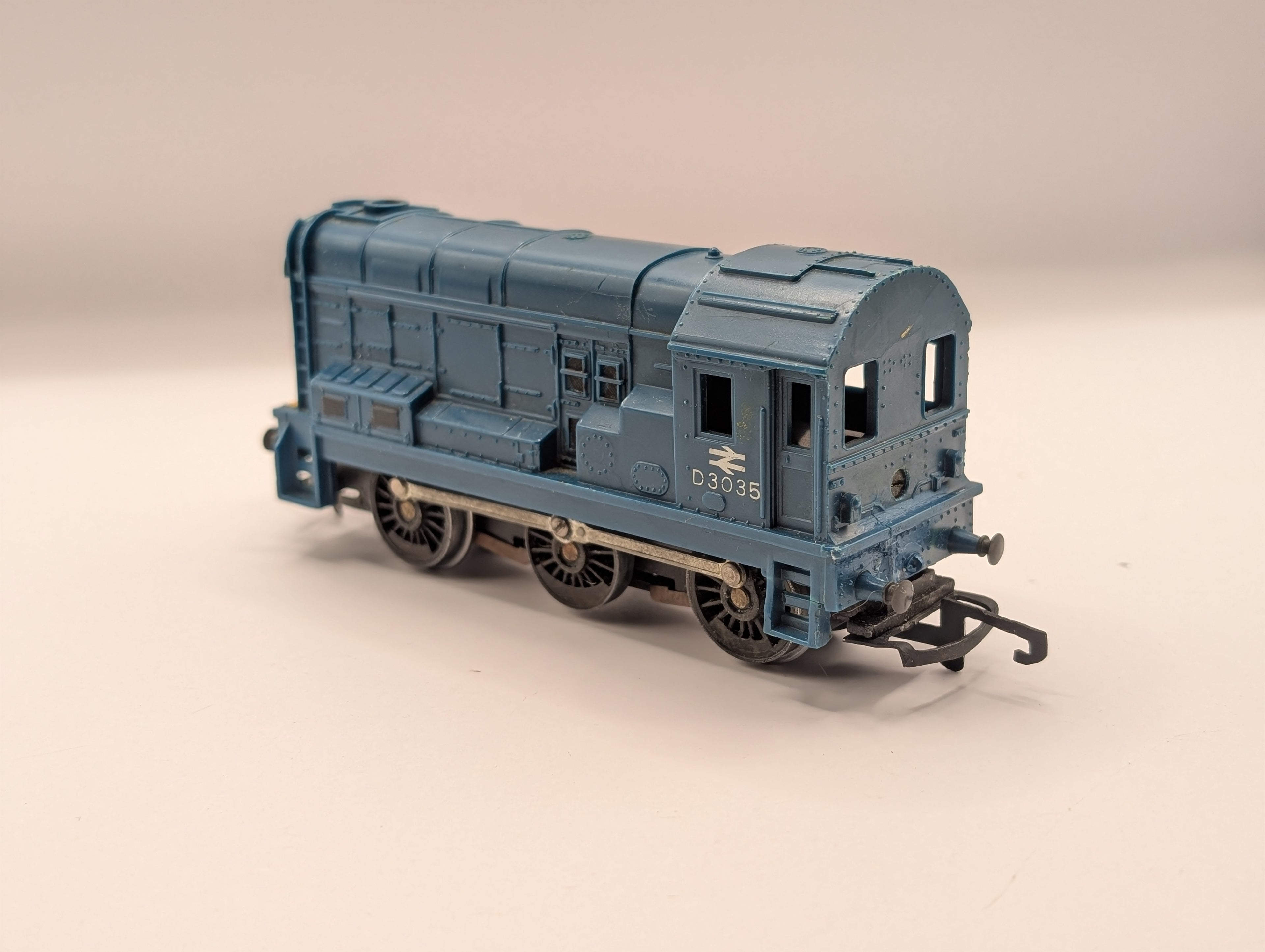Tri-ang OO Gauge R152 BR Blue 0-6-0 Class 08 Diesel Shunter No. D3035 – Pre-owned, Runs (Needs Service, Fair Condition, Unboxed)