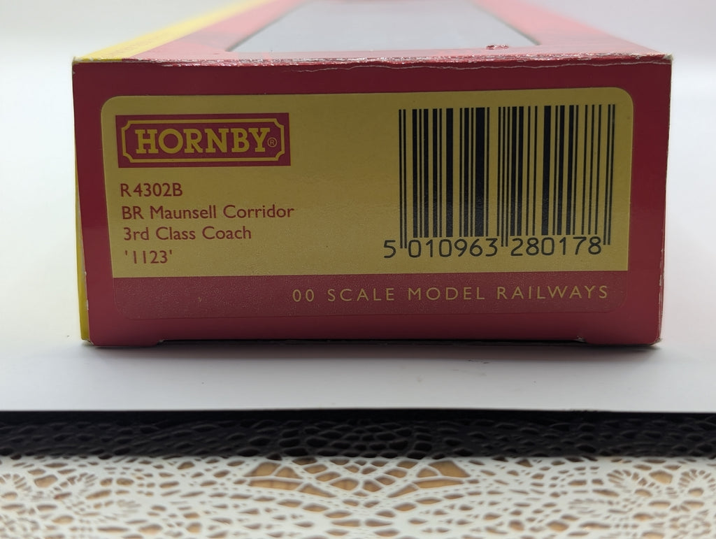 Hornby R4302B OO Gauge BR Maunsell Corridor 3rd Class Coach S1123S Boxed