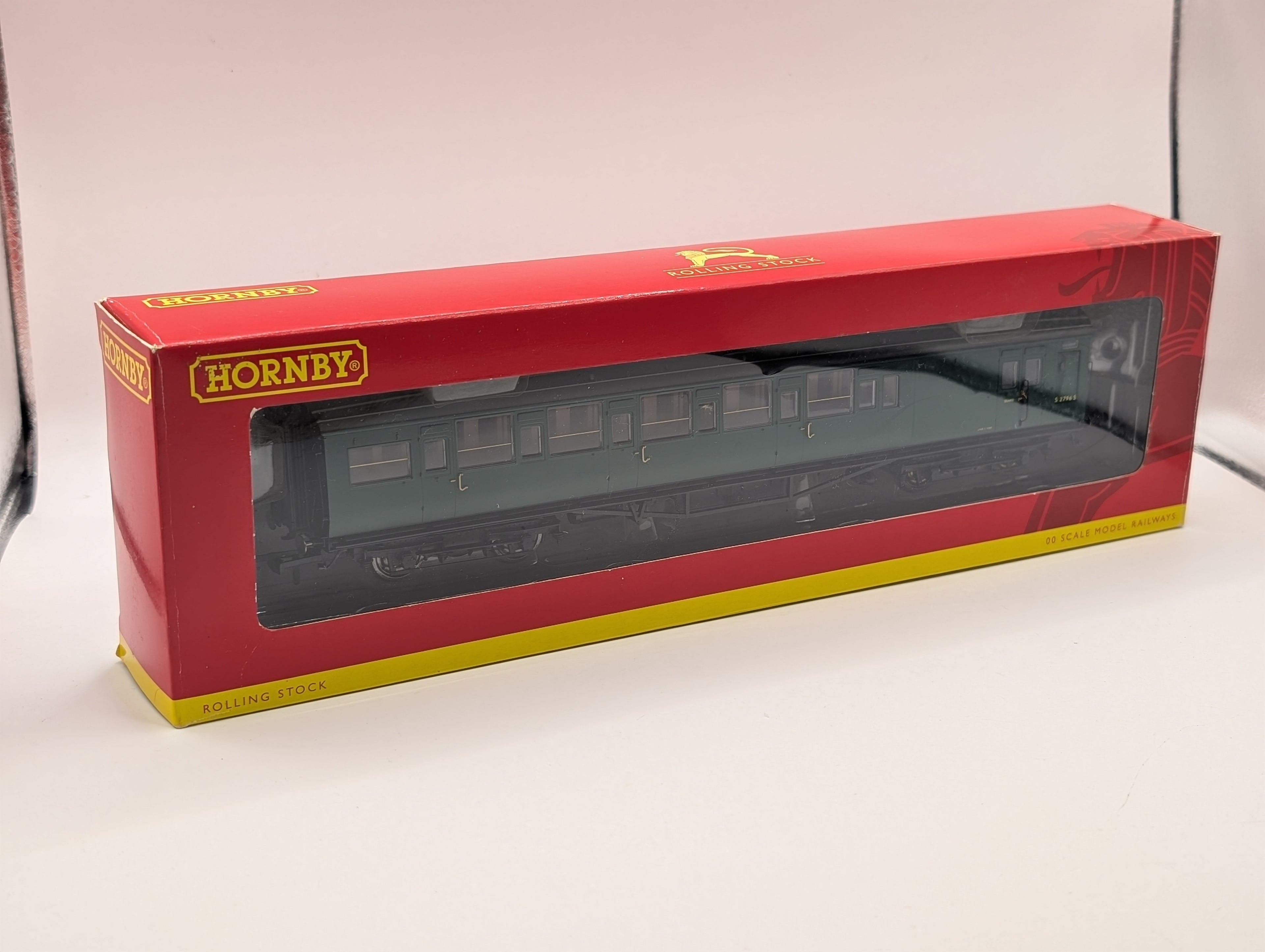 Hornby R4305A OO Gauge BR Maunsell 6 Compartment Brake Coach S2796S Boxed