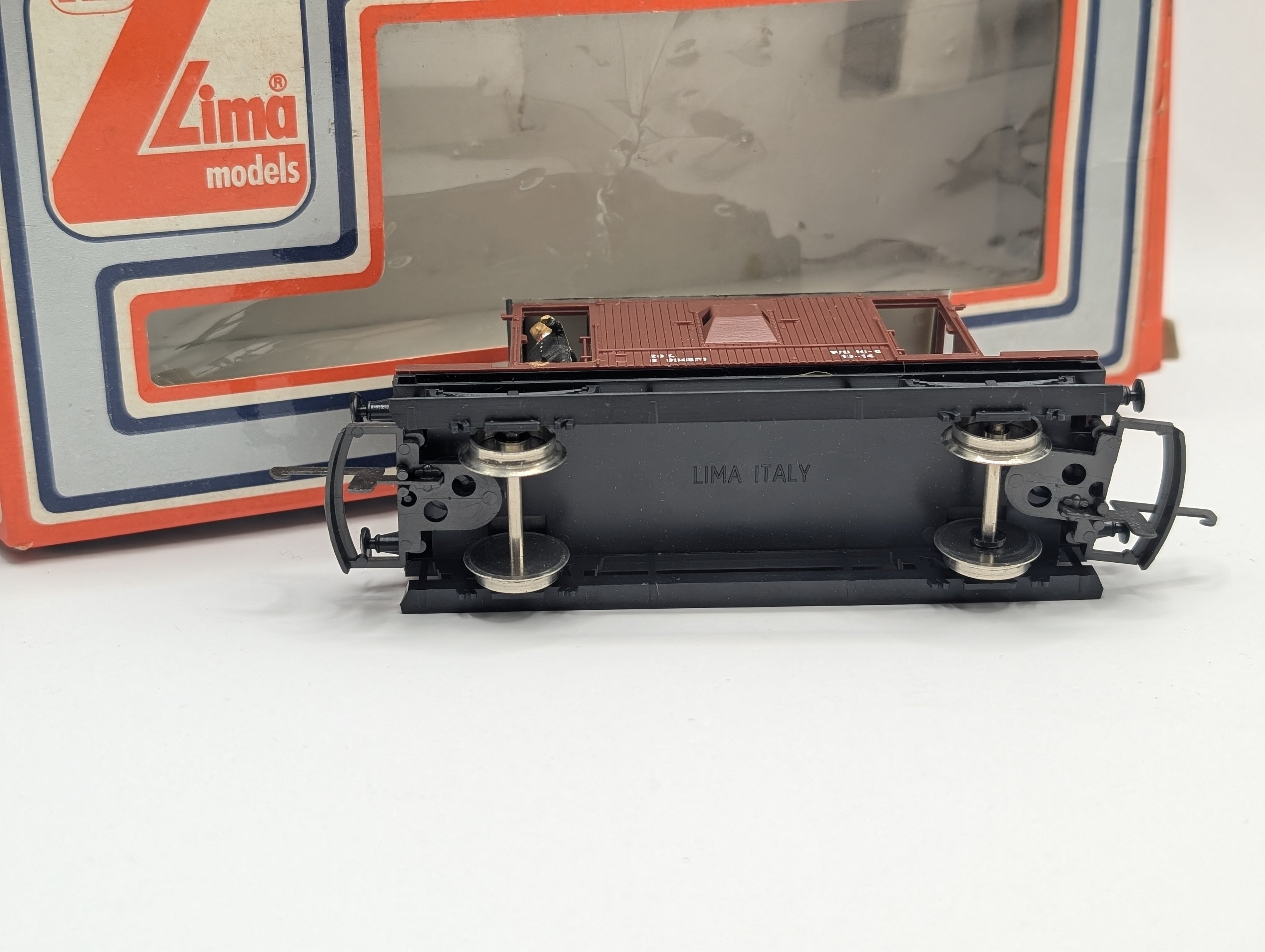 Lima 20T Brake Van BR Bauxite 954521 - Guard Figure - OO Gauge - Boxed