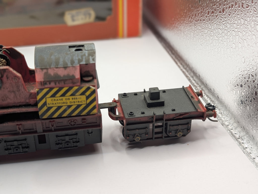 Hornby R.739 Operating 75-Ton Breakdown Crane - BR Red (Weathered, OO Scale)