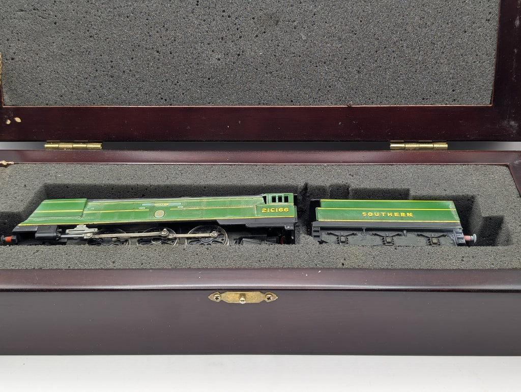 Hornby R374 OO Gauge SR Bulleid Pacific "Spitfire" No. 21C166 - Custom DCC Fitted & Lightly Weathered - Branded Wooden Presentation Box