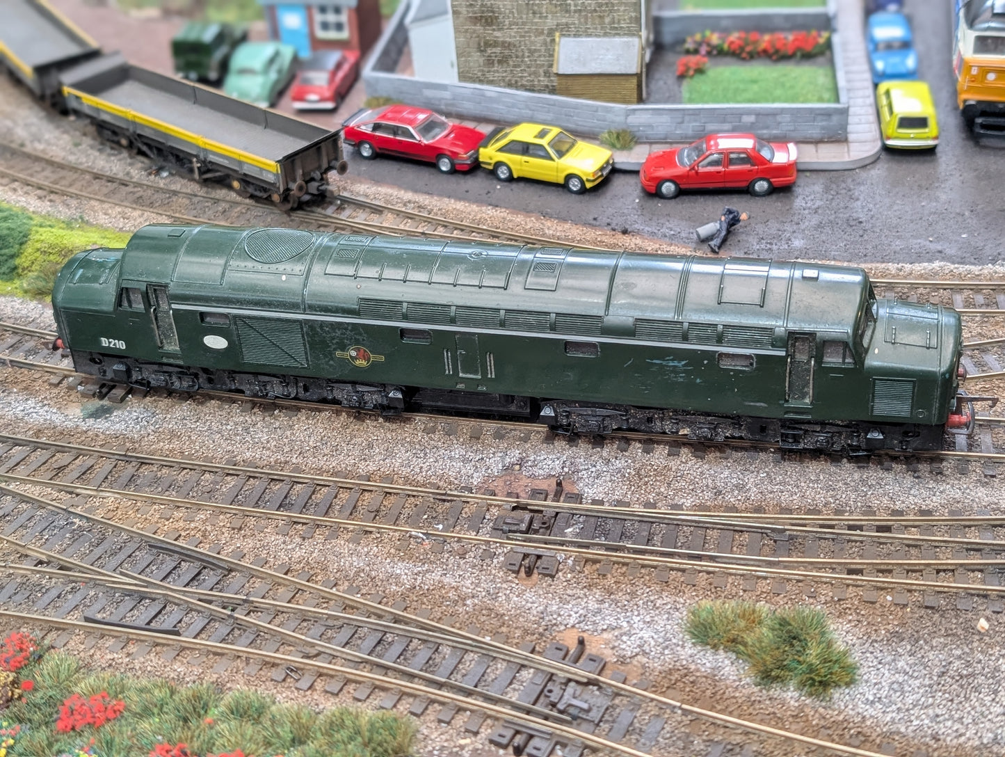 Pre-owned OO gauge Jouef 8913 Jouef Class 40 D210 'Empress of Britain' Diesel Electric locomotive in BR green