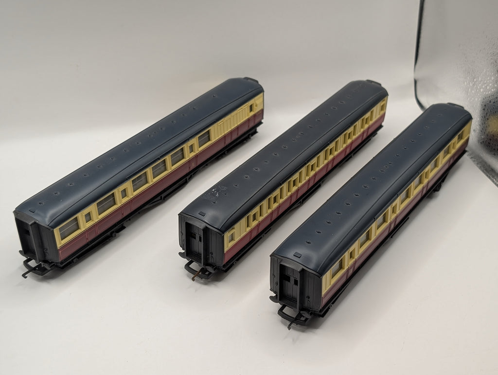 Hornby OO Gauge BR Crimson & Cream Gresley Coach 3-Piece Bundle (E10098, E18276, E18299) Pre-Owned